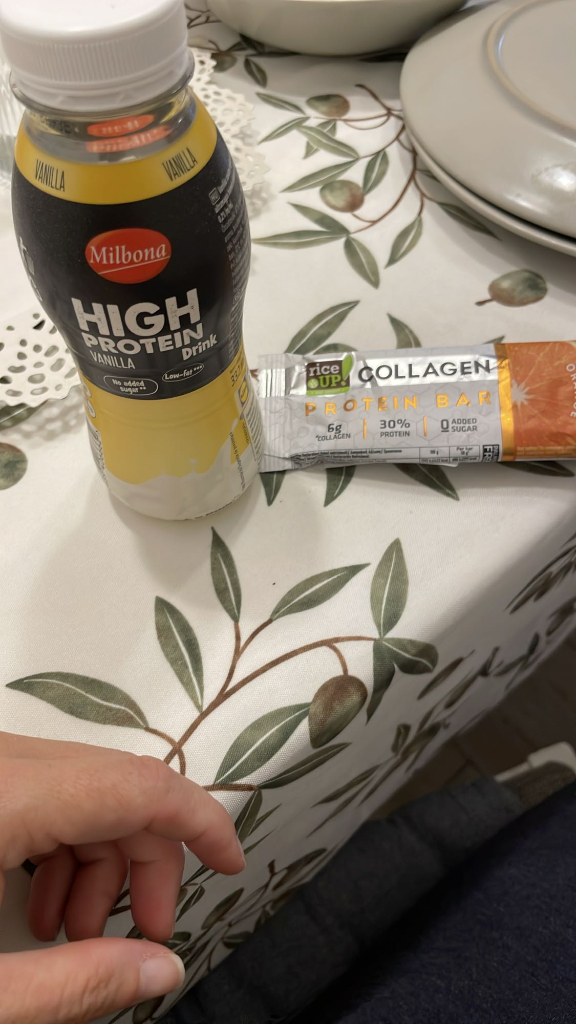 Băutură și baton proteic