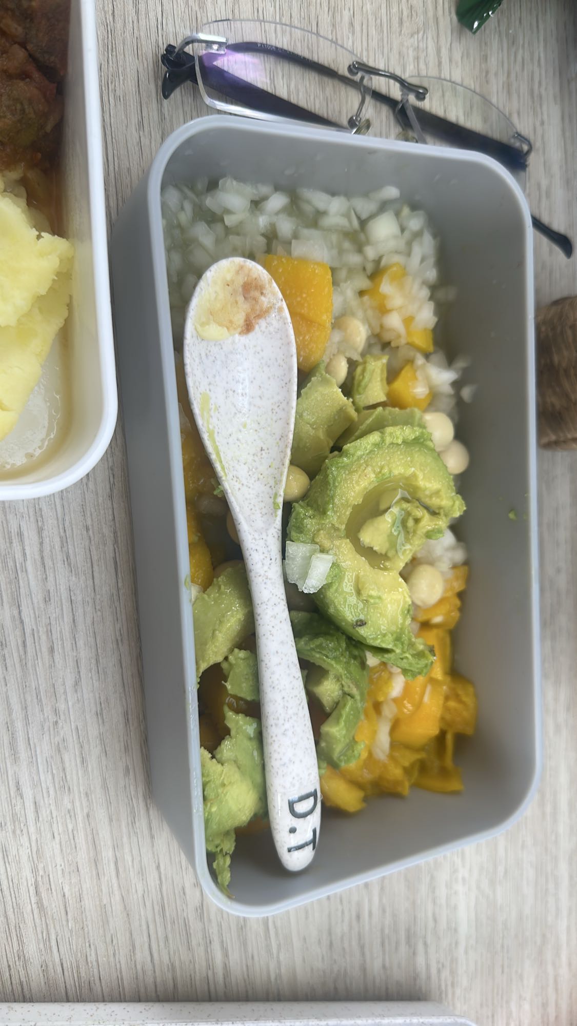 ensalada de garbanzos y aguacate