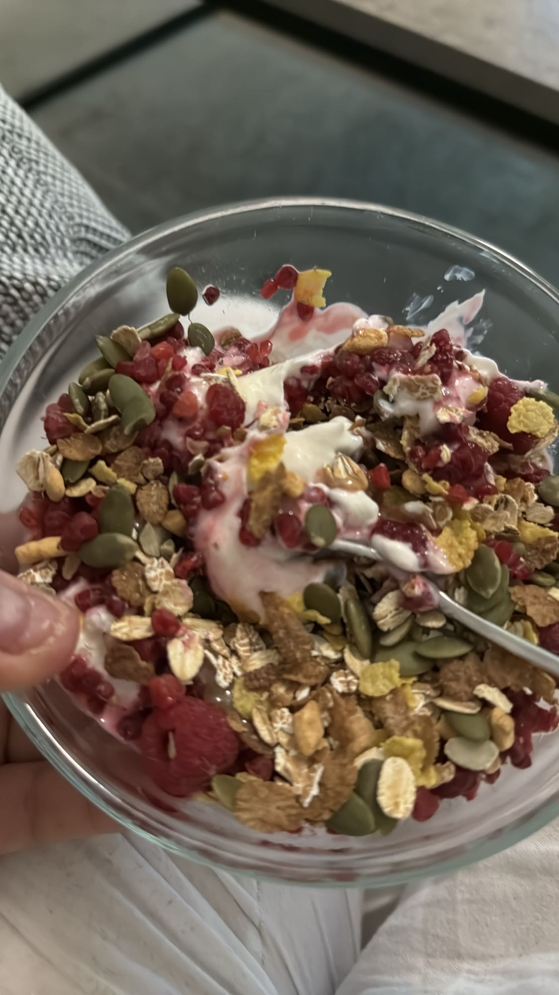 Yoghurt med müsli & bär