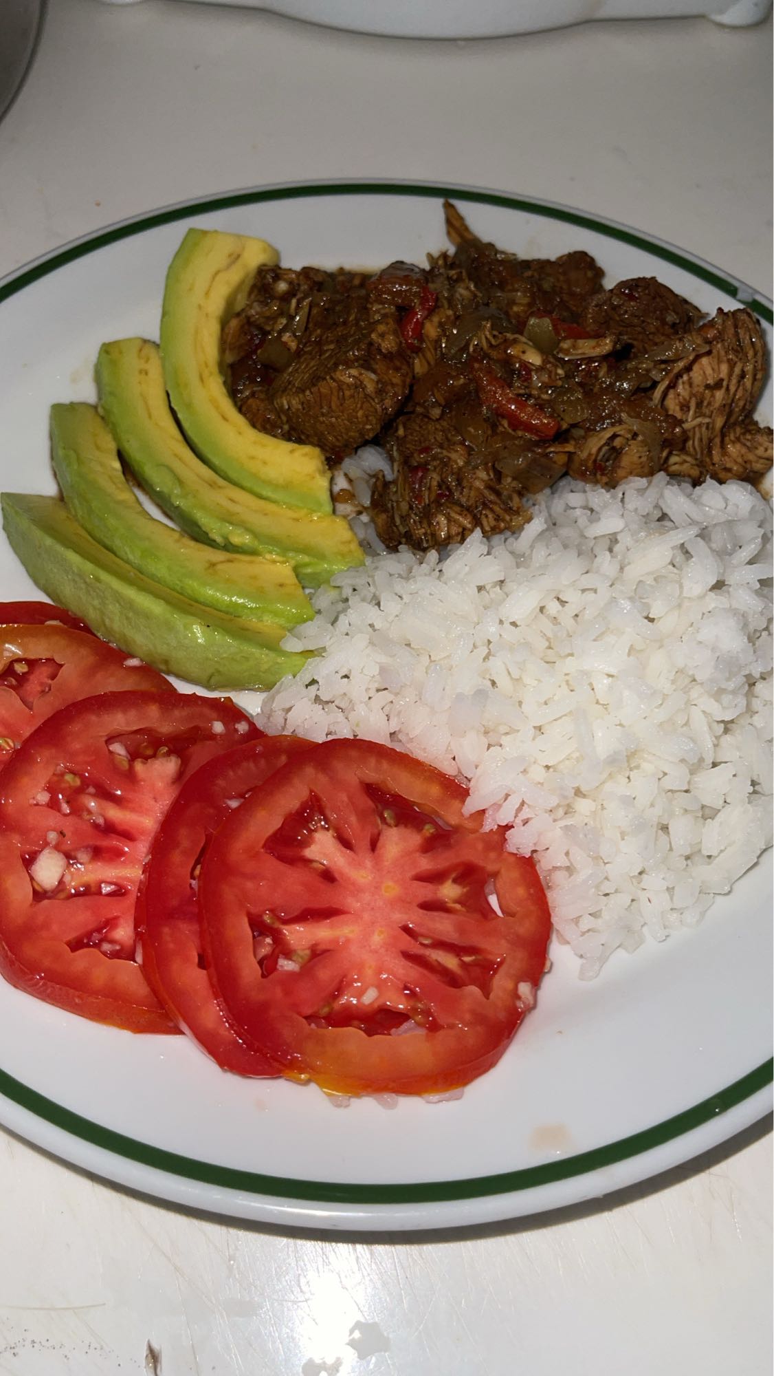 Carne con arroz y aguacate