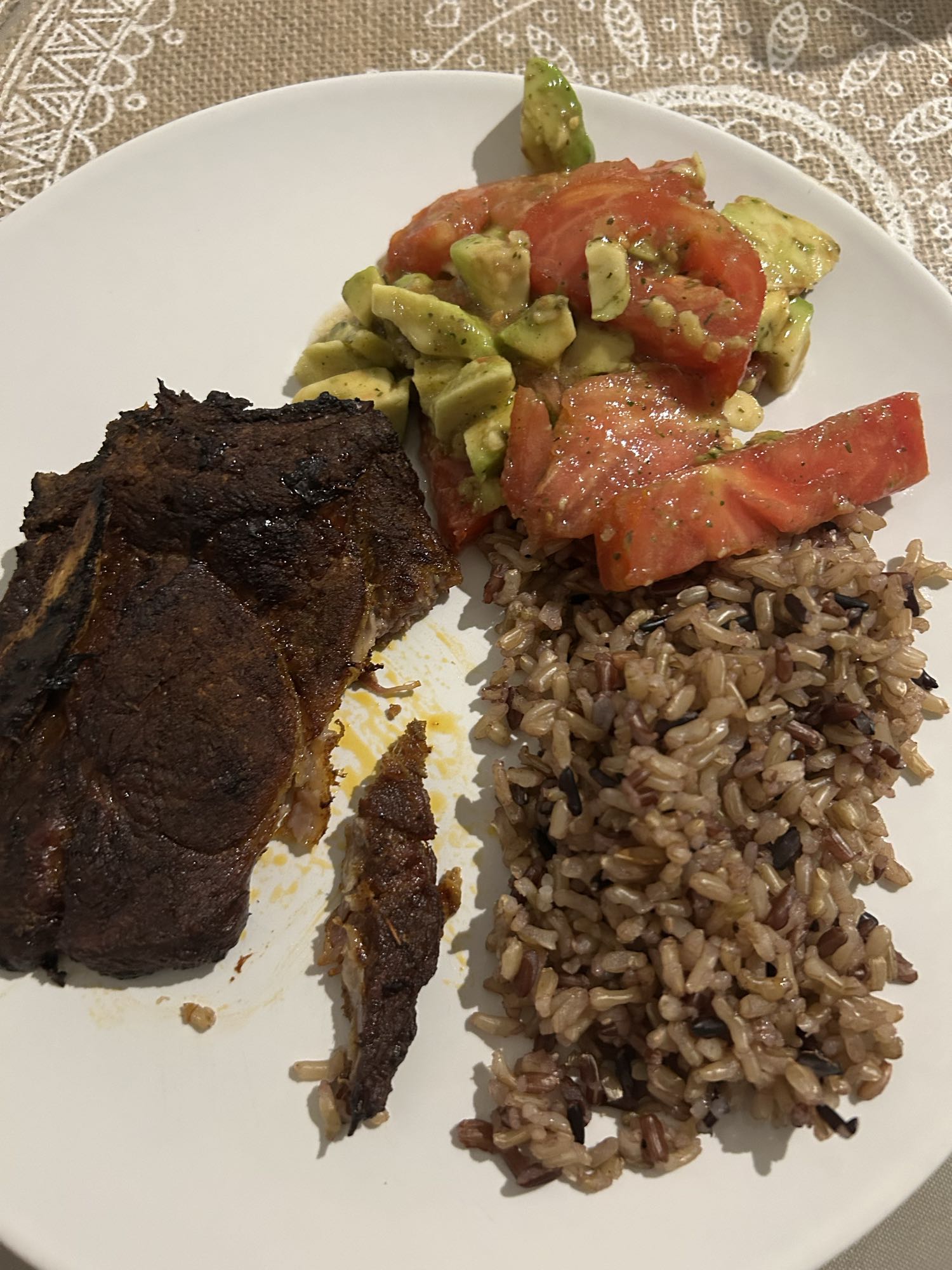 Riz, steak et salade