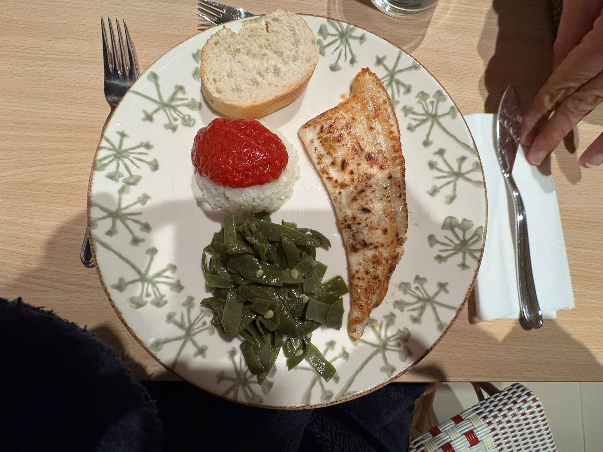 Pescado con arroz y judías