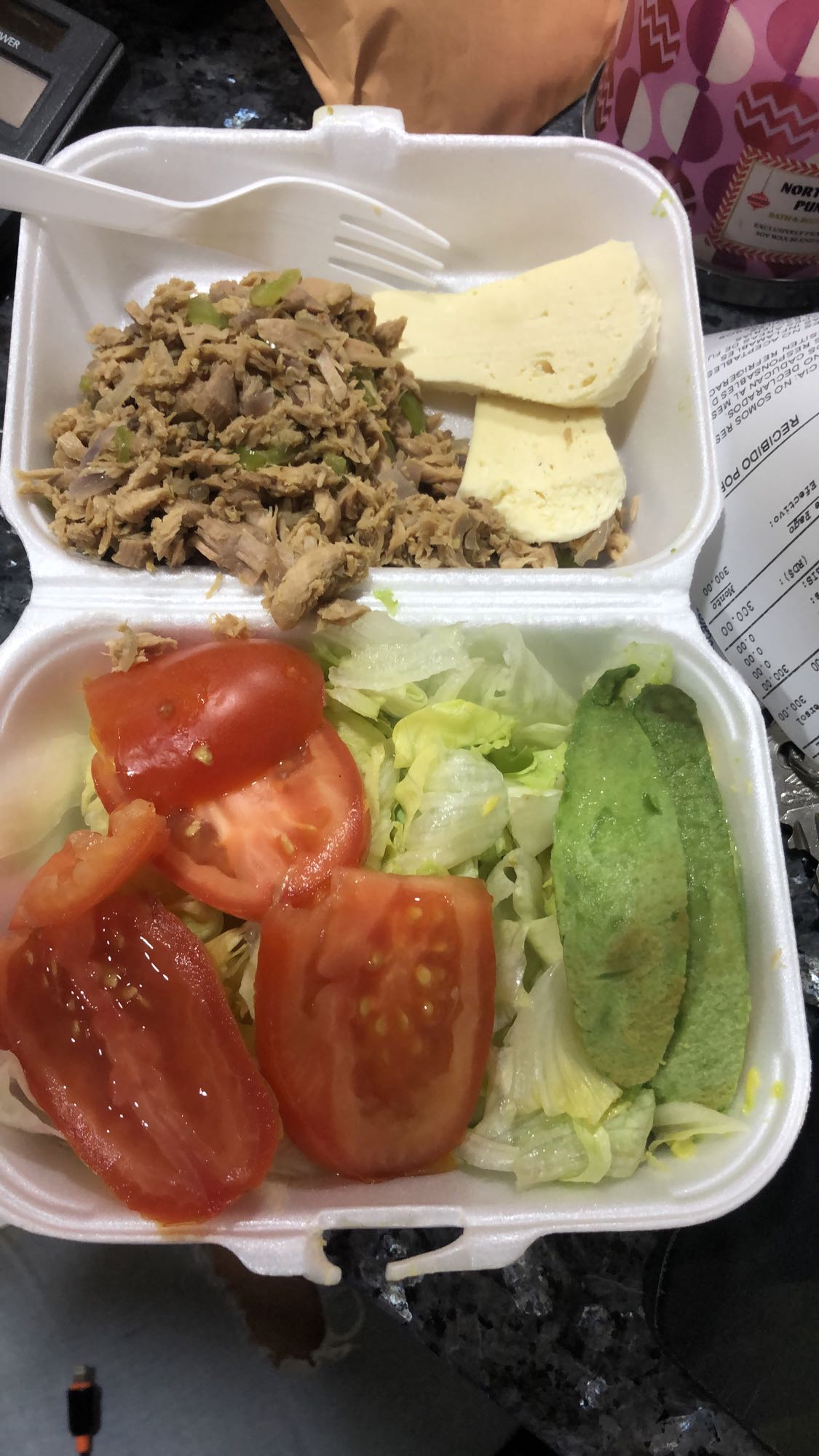 ensalada con atún y queso