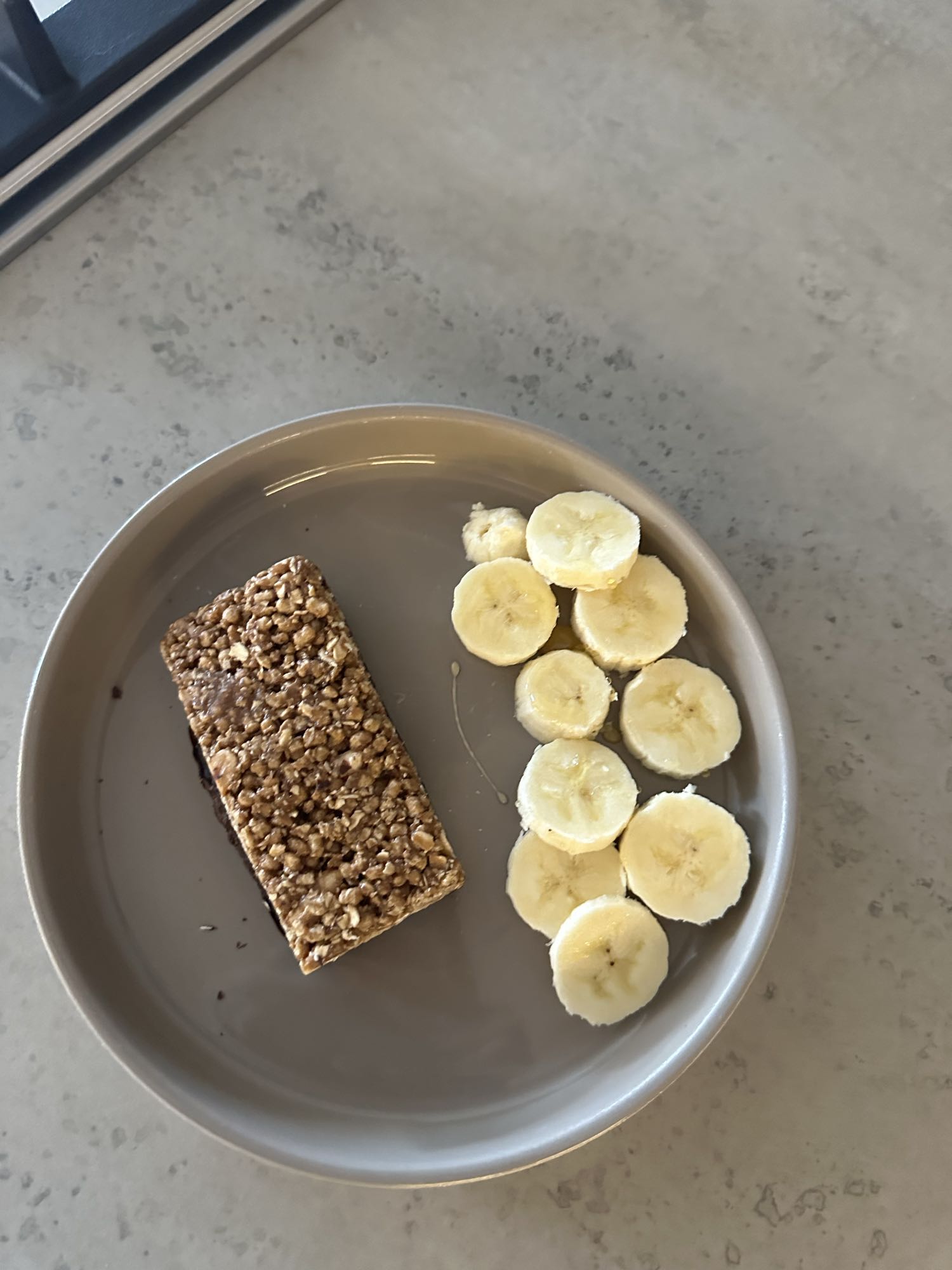 Barra de cereal y plátano