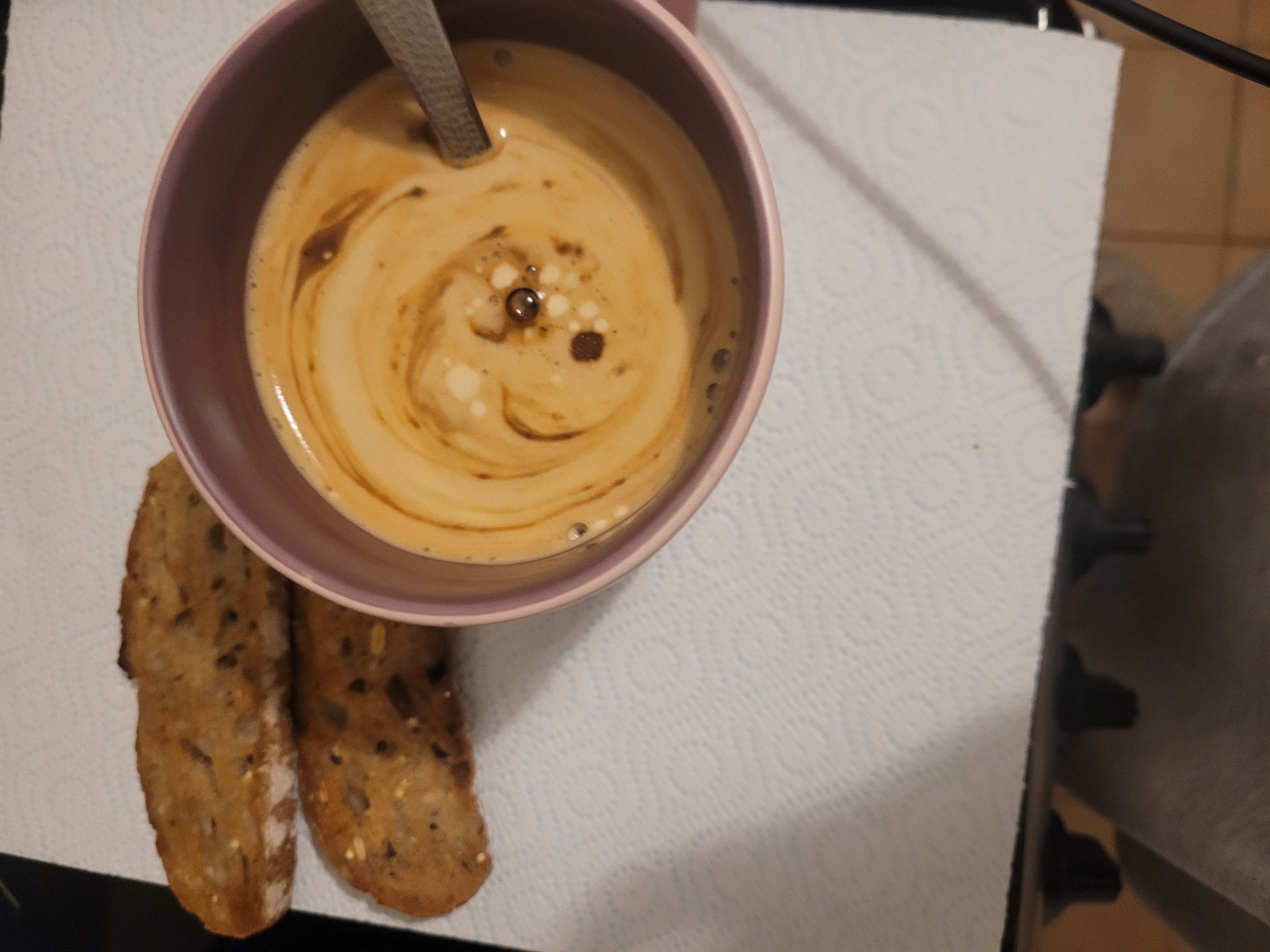 Café au lait et pain grillé