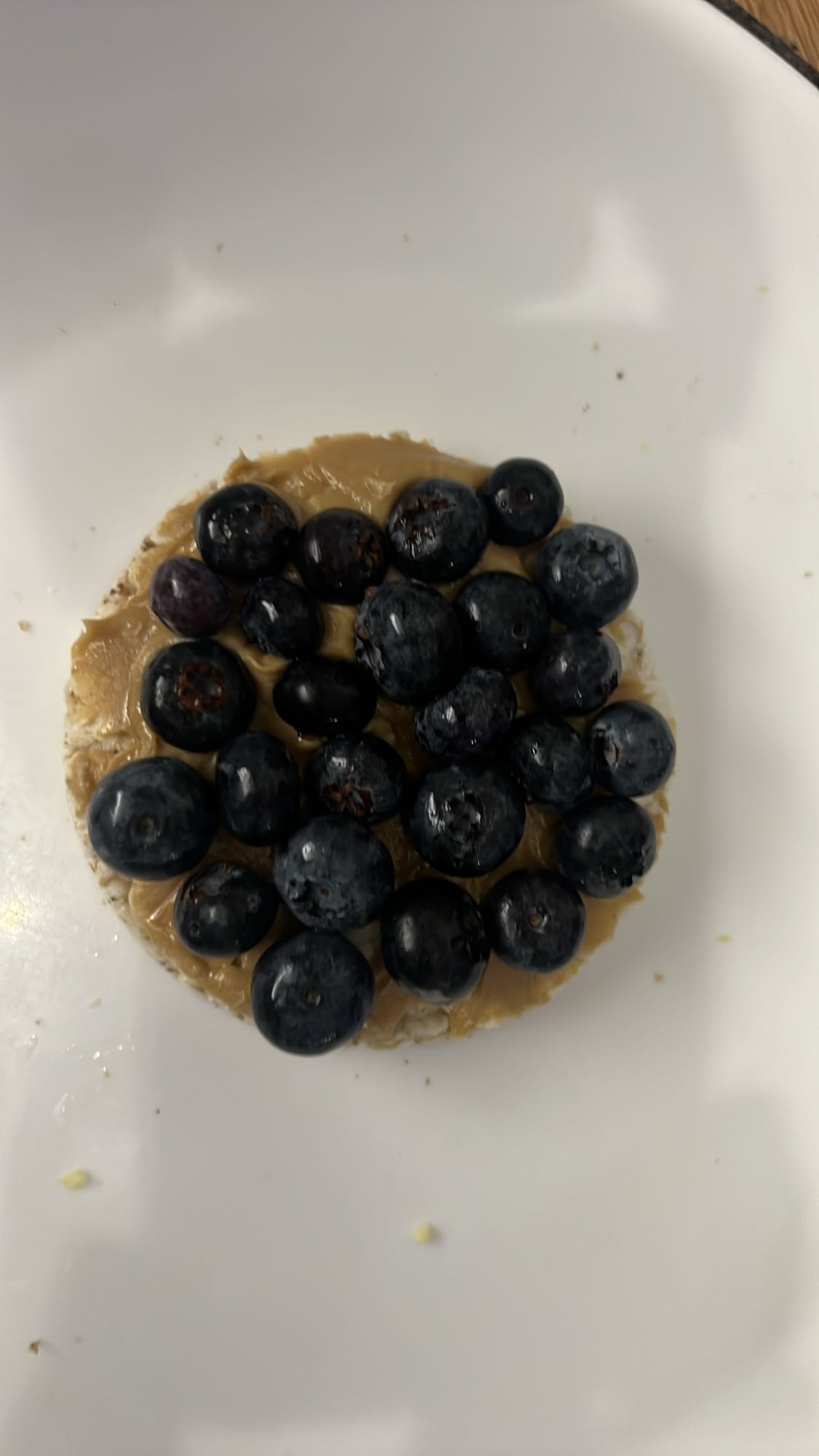 Rice cake with PB & blueberries