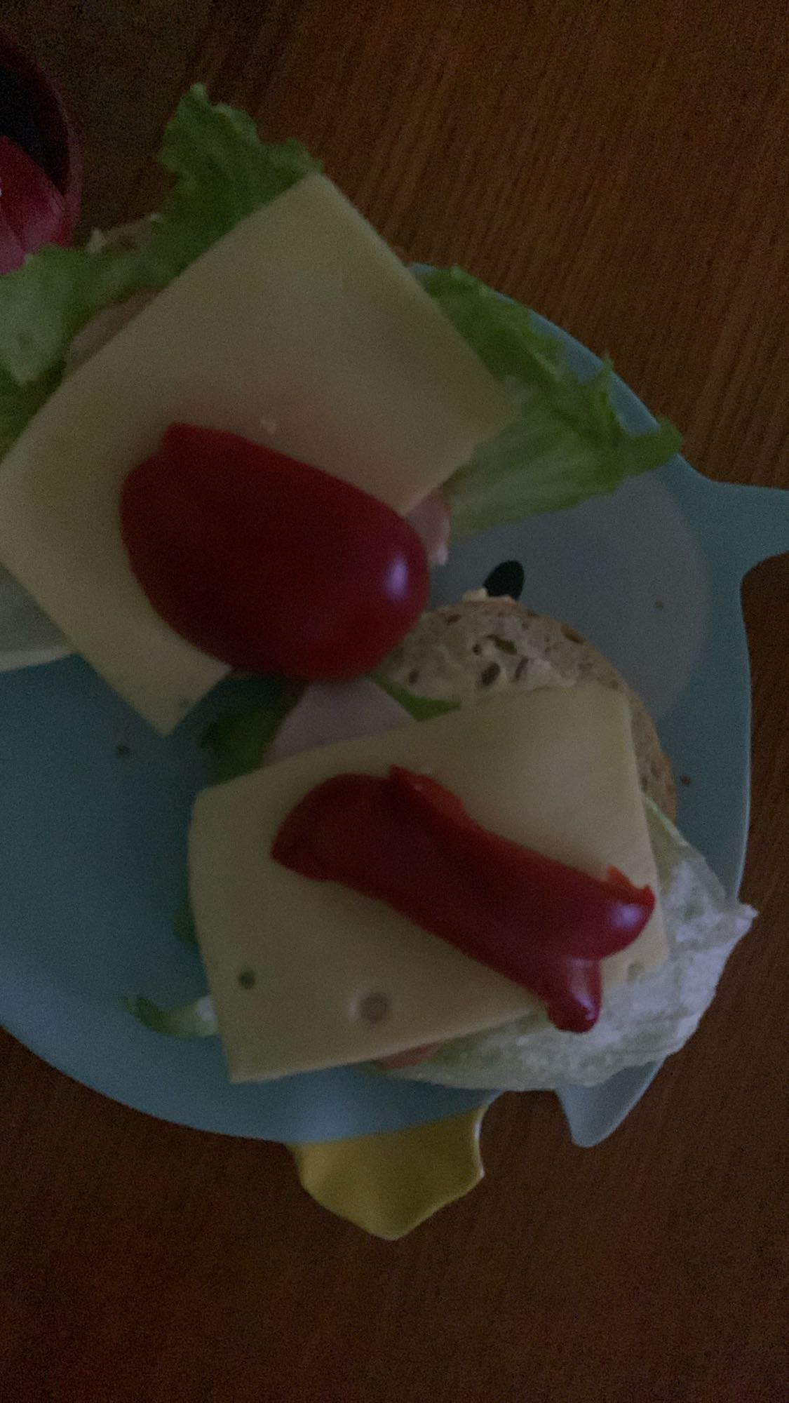 Kanapki z serem i warzywami