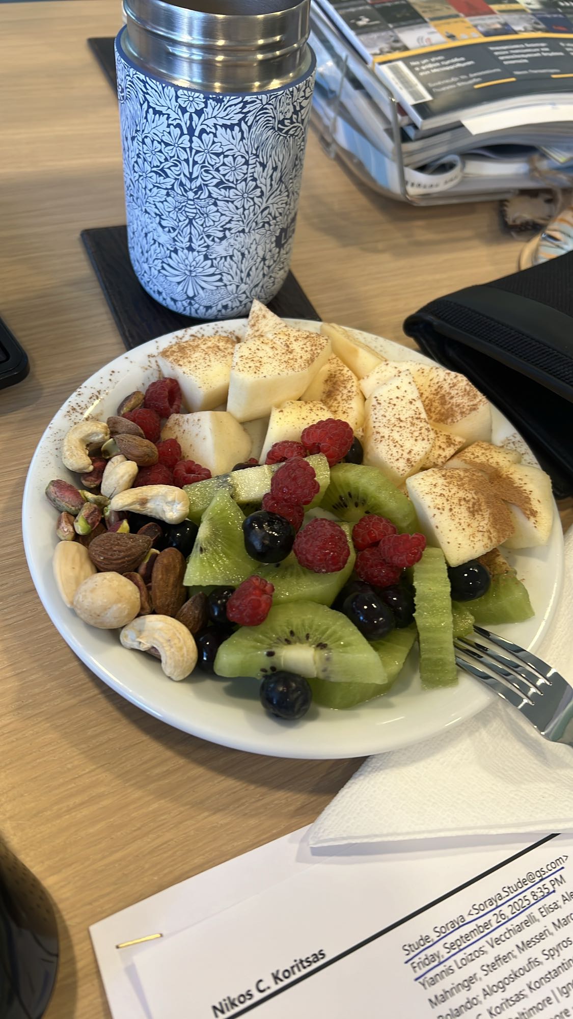 Φρουτοσαλάτα με ξηρούς καρπούς