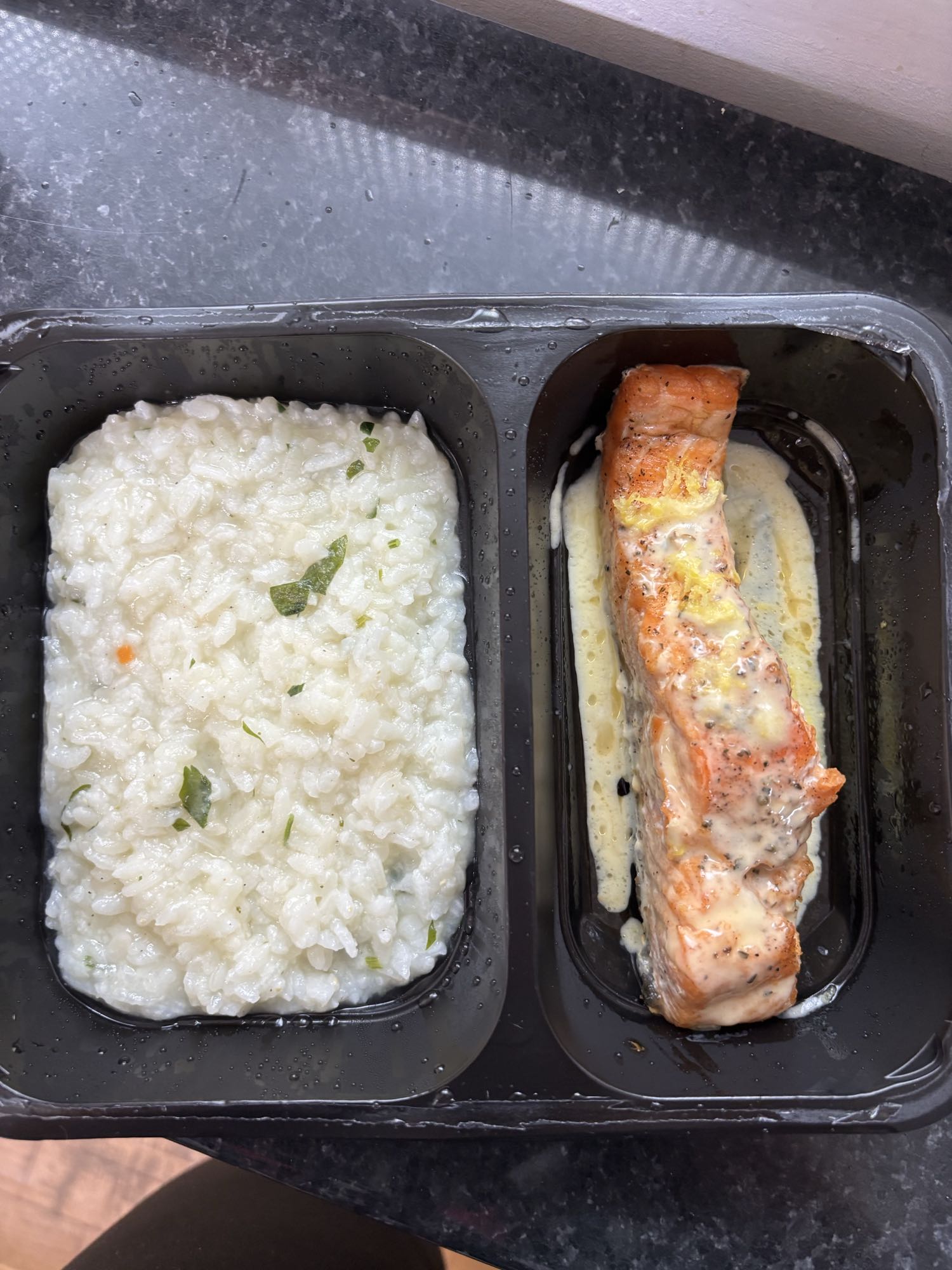 Somon cu orez cremos