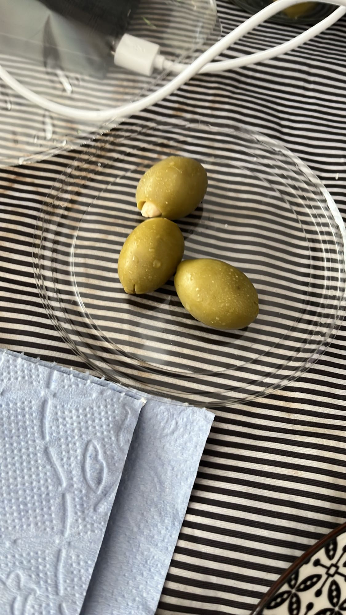 Пълнени зелени маслини