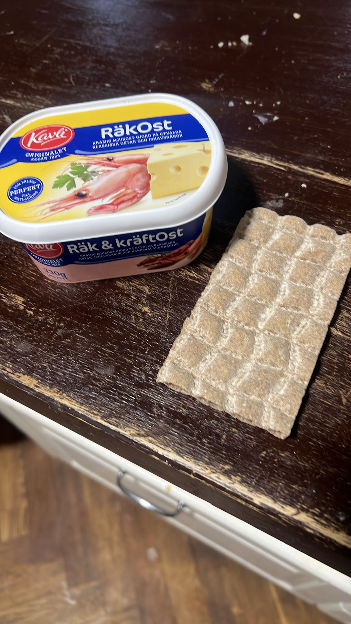 Knäckebröd med räkost