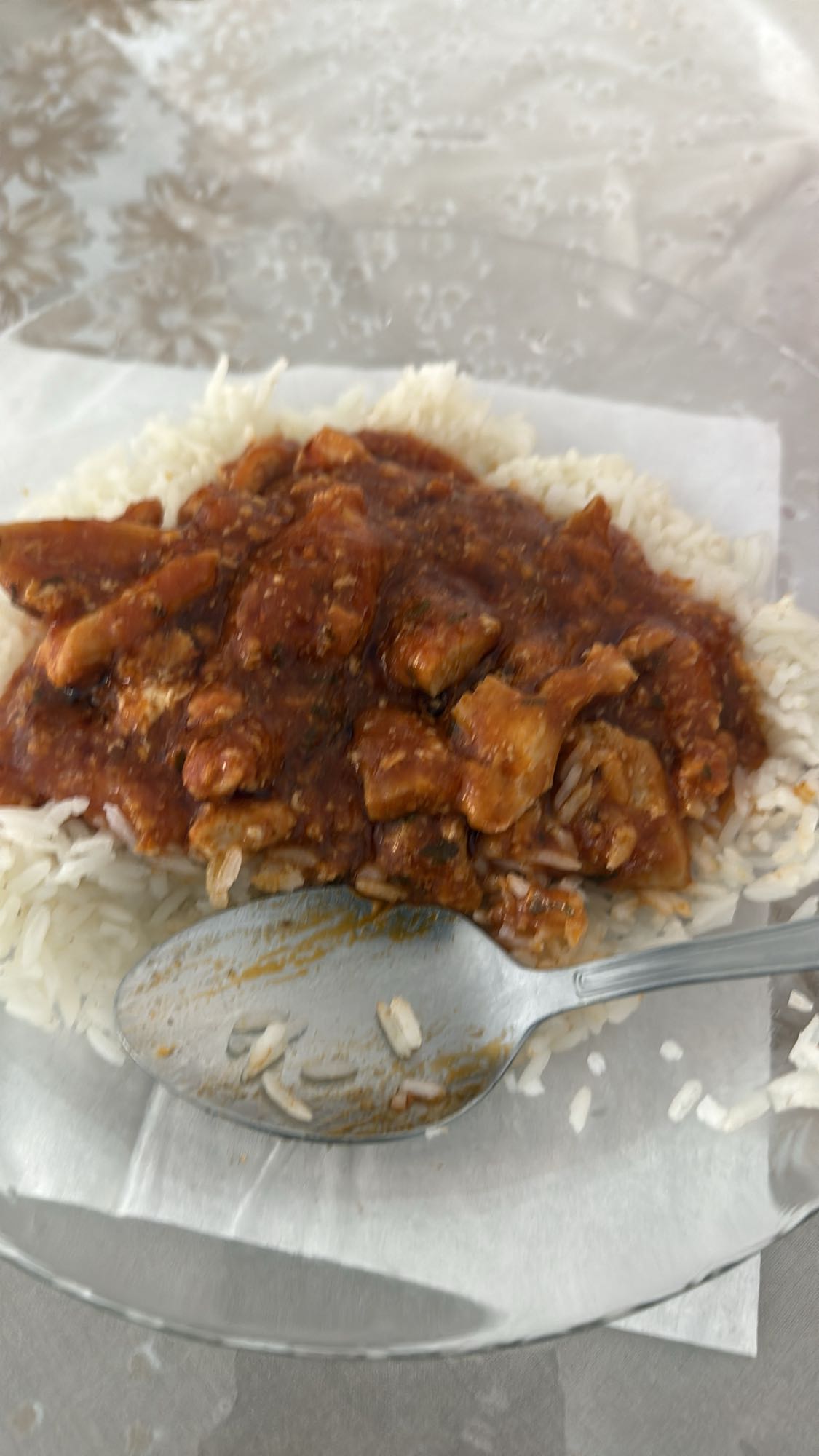 Arroz con pollo en salsa