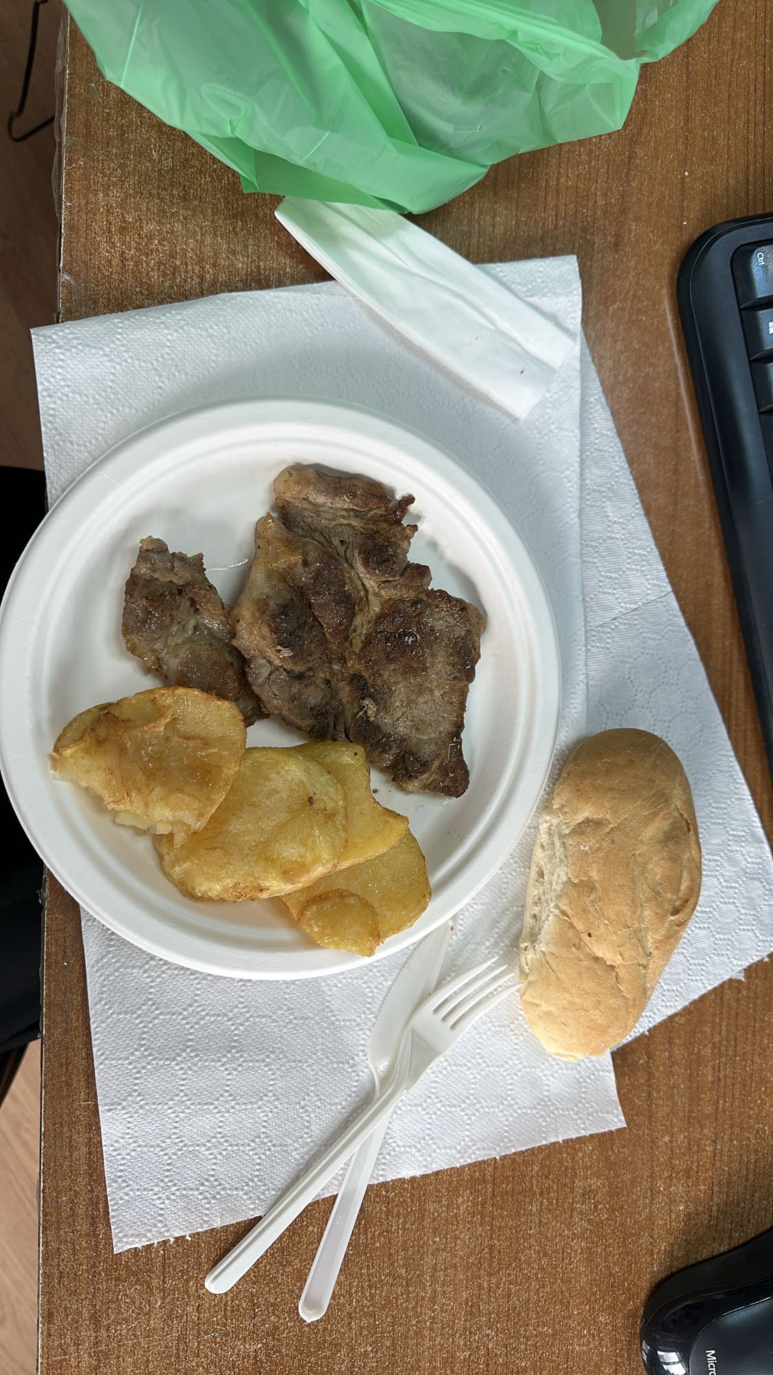 Grilled meat with potatoes