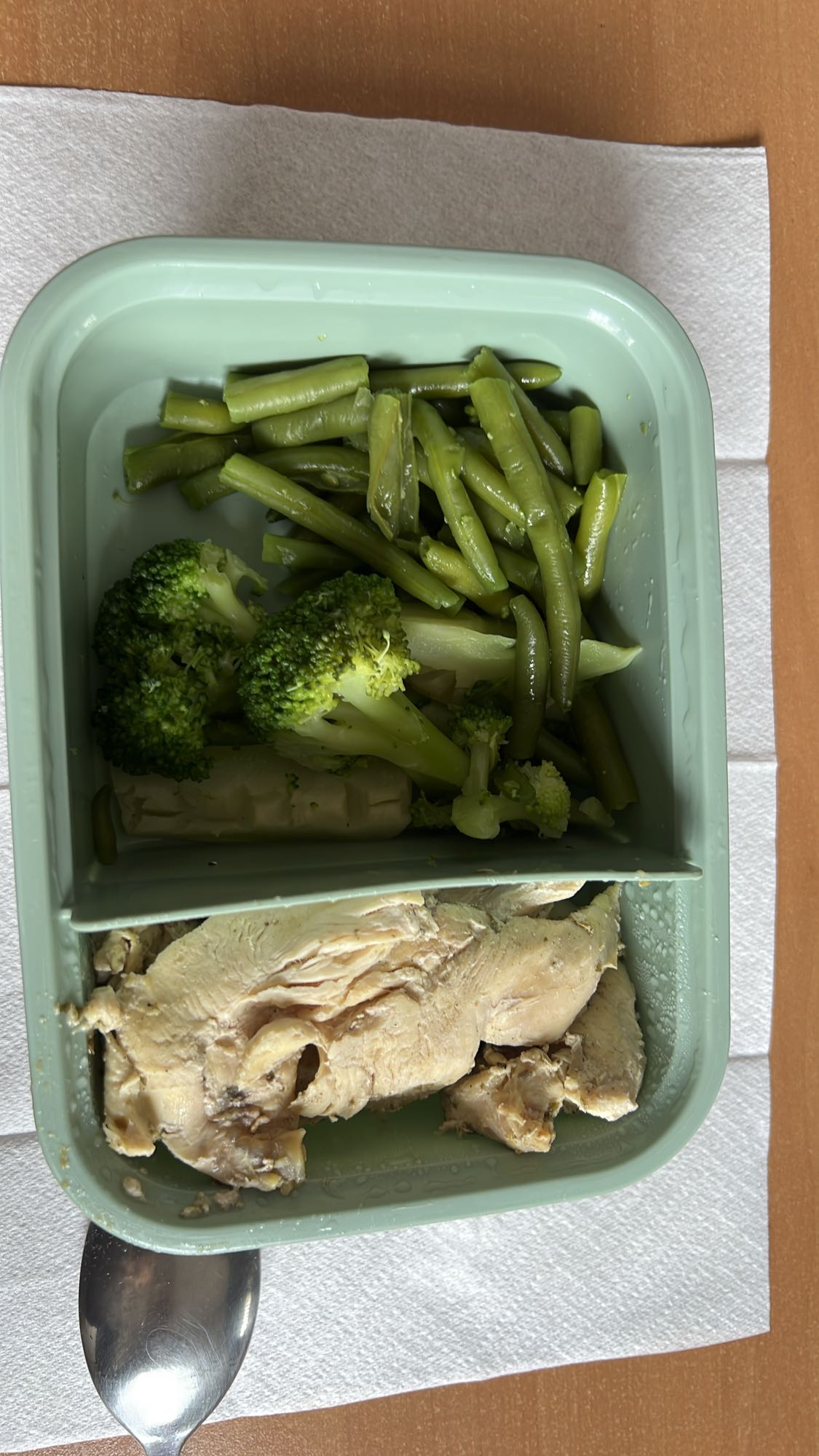 Tavuk ve sebze tabağı