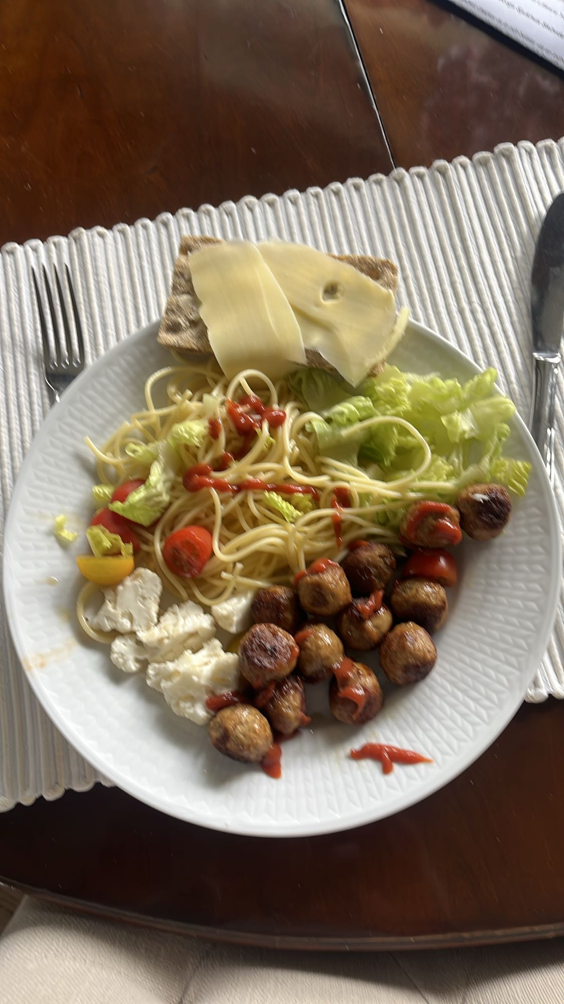 Pasta med köttbullar