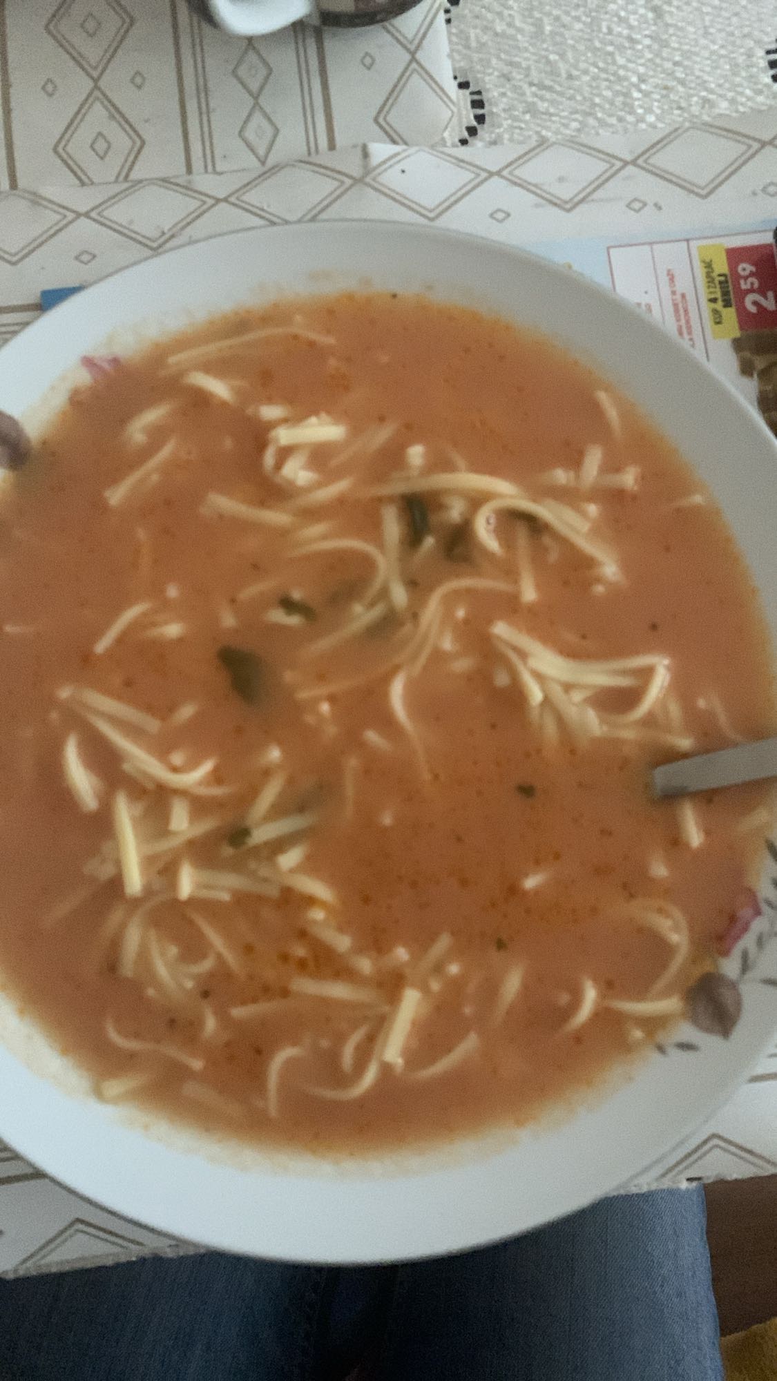 pomidorowa z makaronem