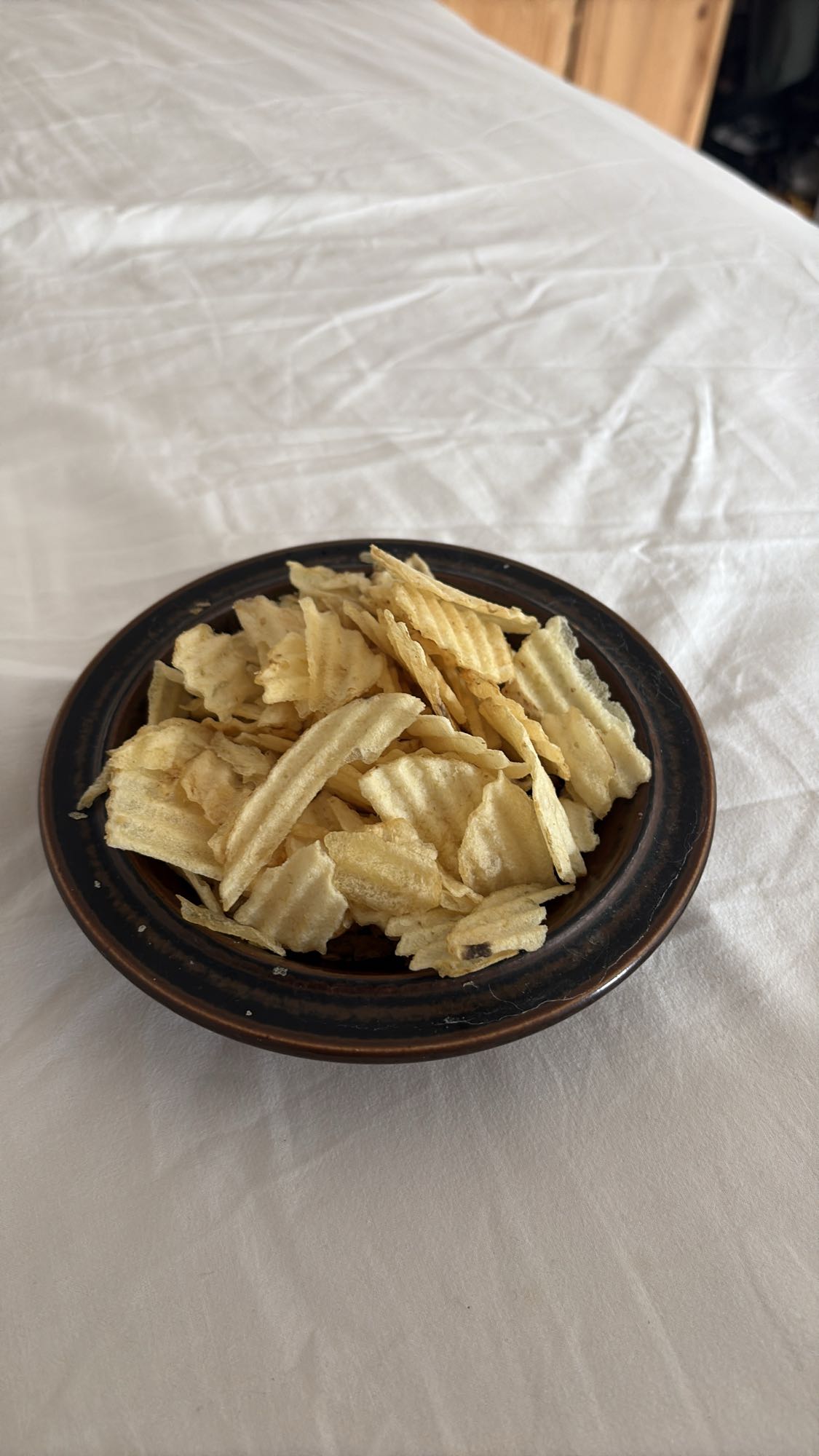 Skål med potatischips