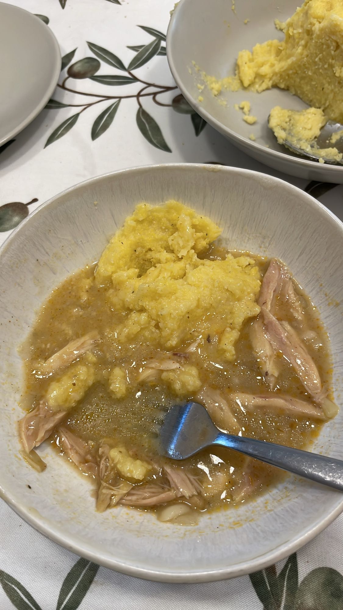 Mămăligă cu tocăniță de pui