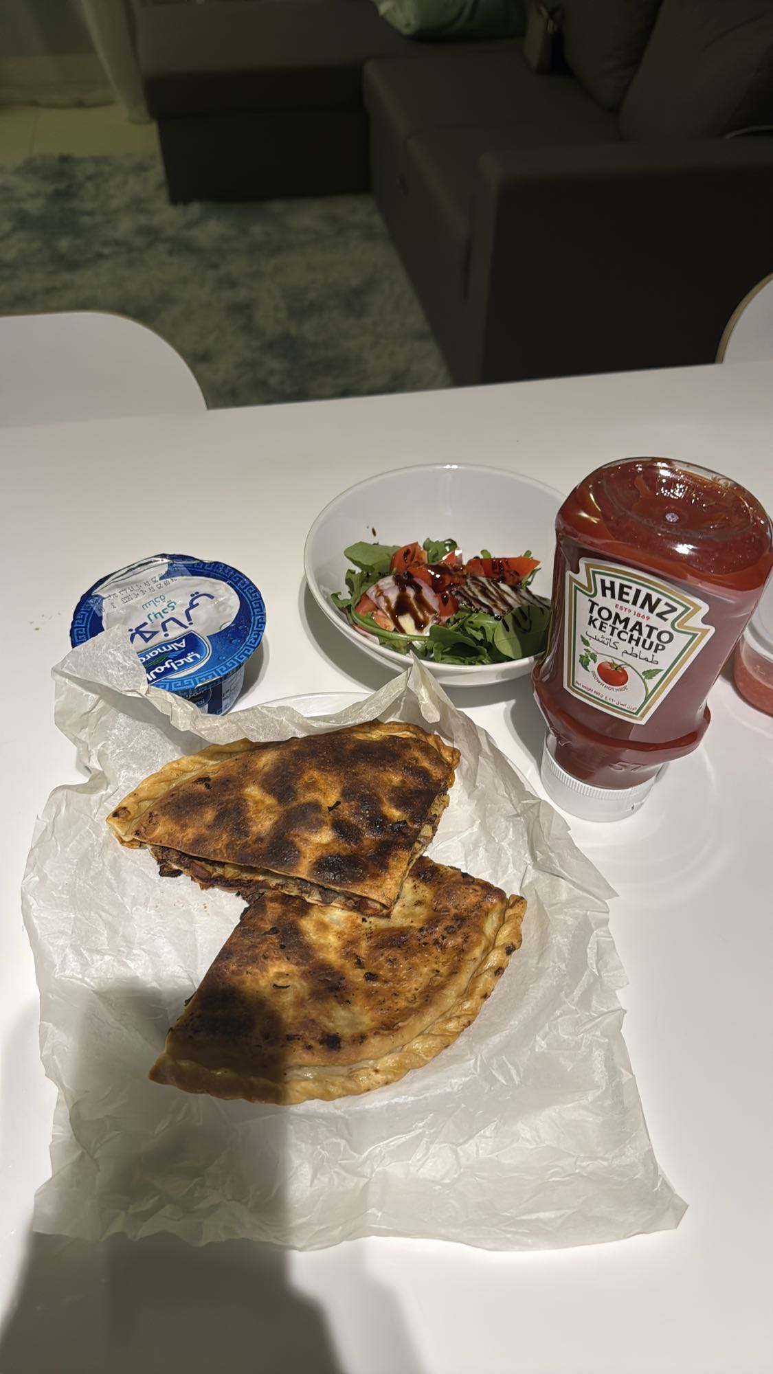 пирог с салатом и йогуртом