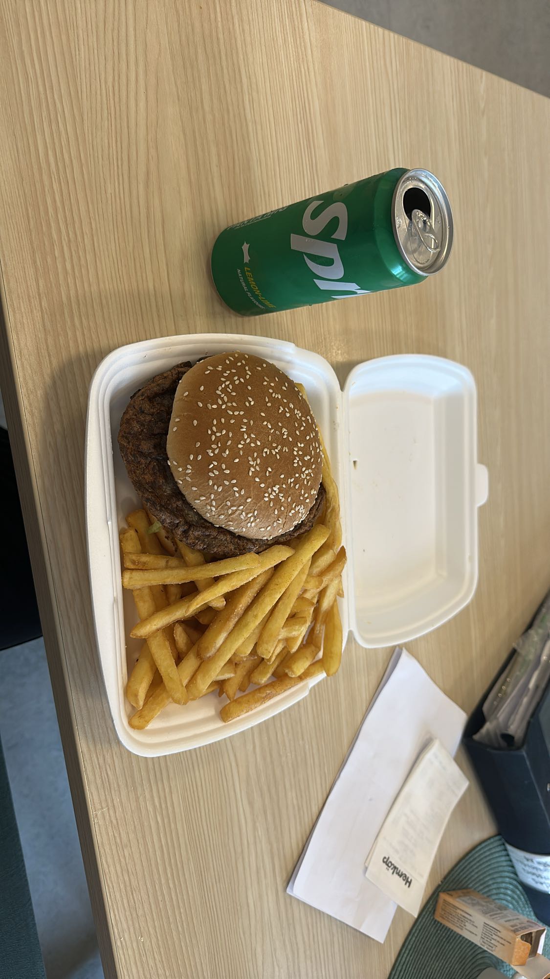 Hamburgare med pommes & läsk