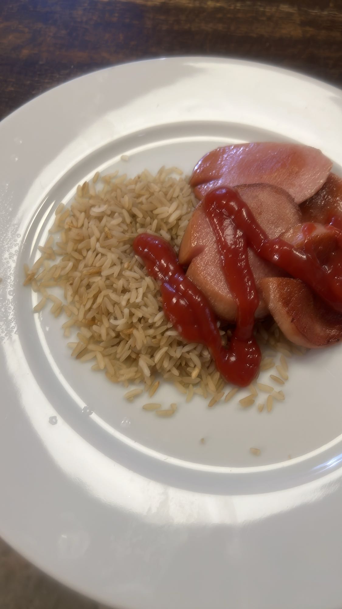 Korv med ris och ketchup