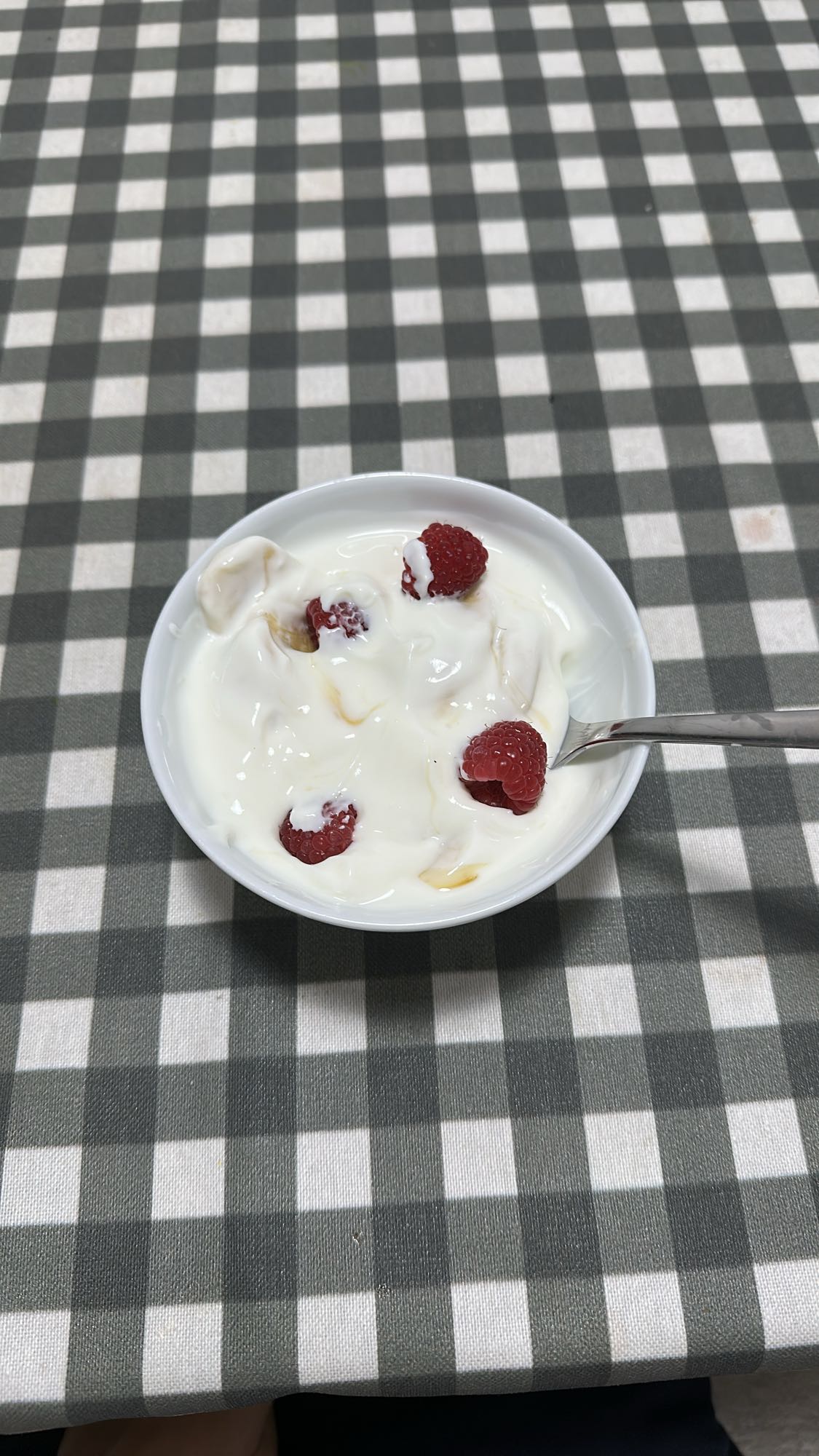 yogur con frambuesas