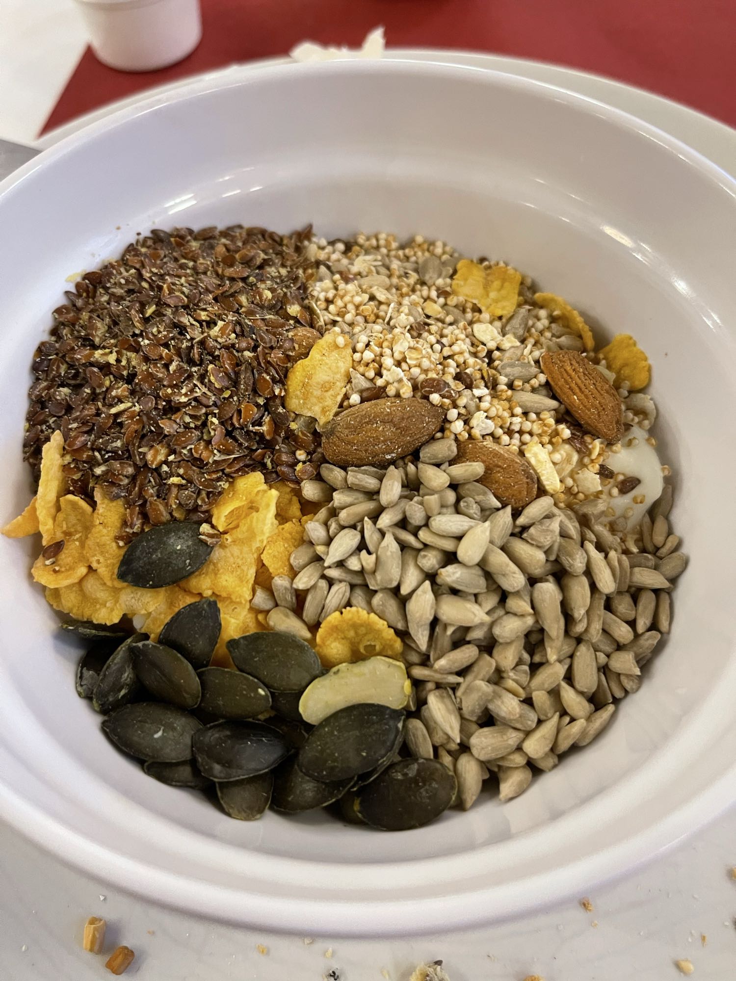Müsli mit Samen und Nüssen