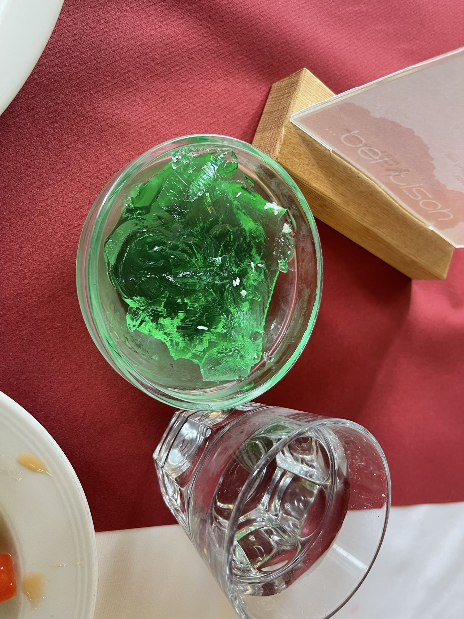 Groene gelatine dessert