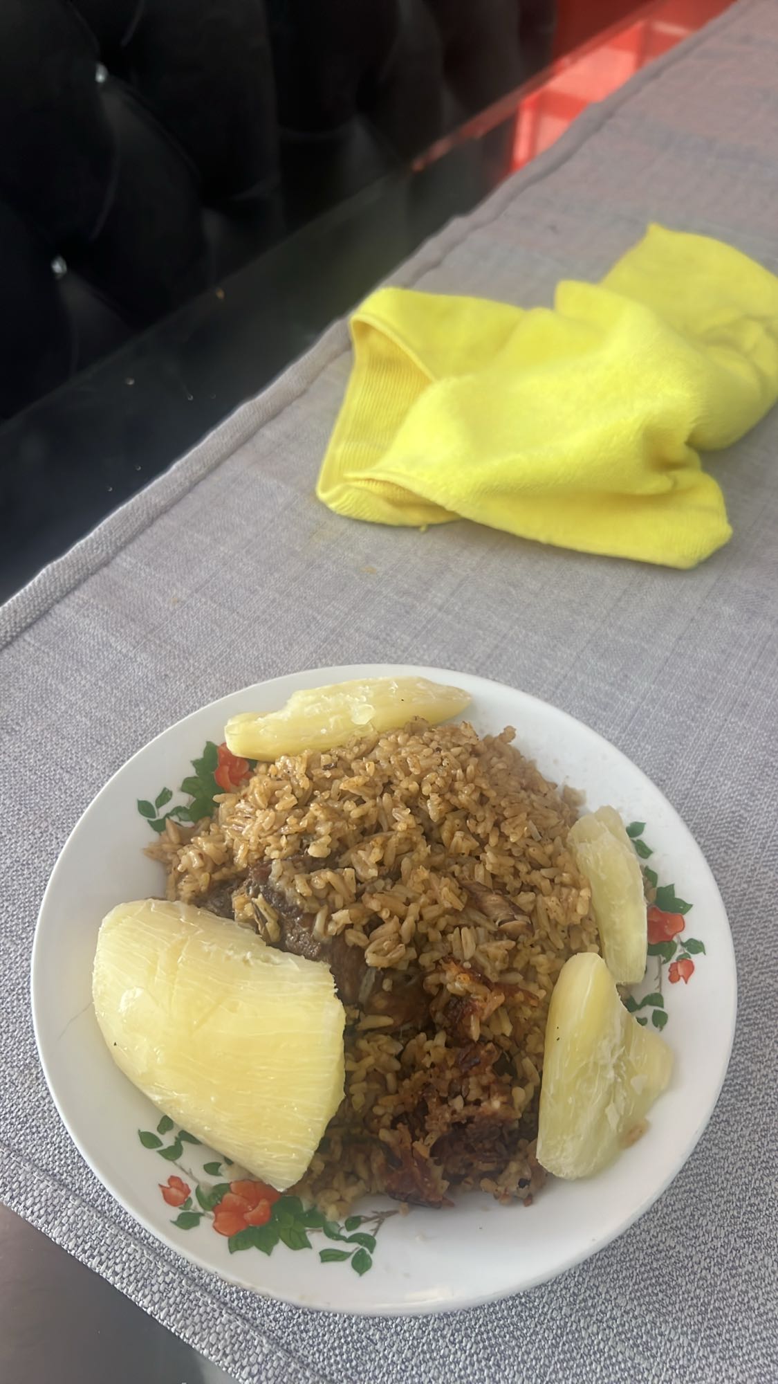 arroz con yuca y carne