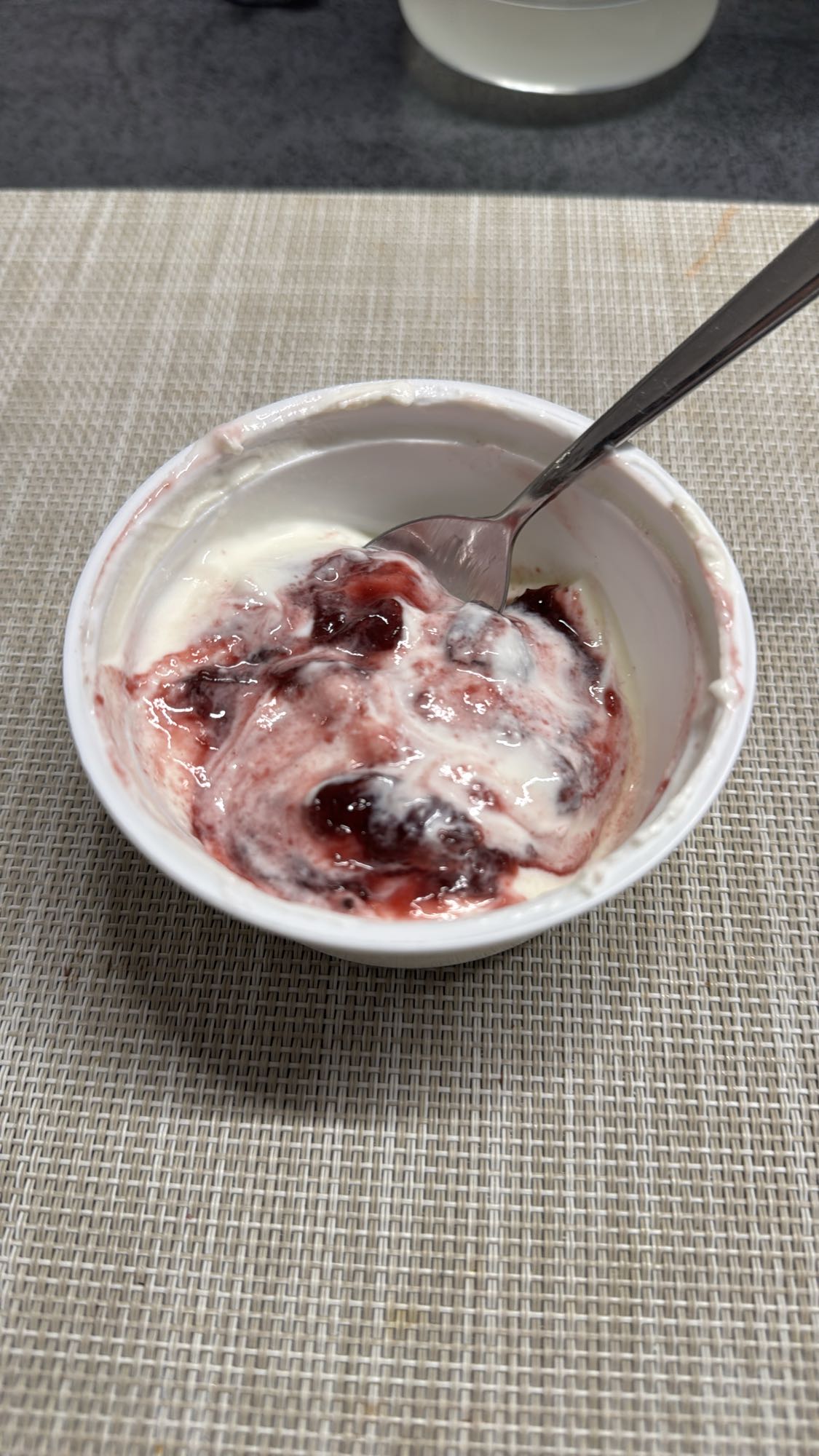 Joghurt mit Erdbeeren