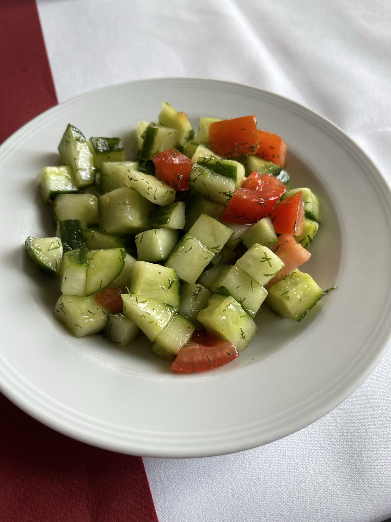 Gurkensalat mit Tomaten