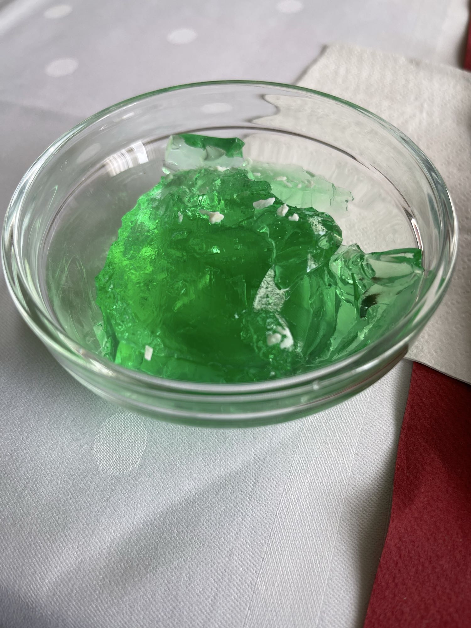 Groene gelatine dessert