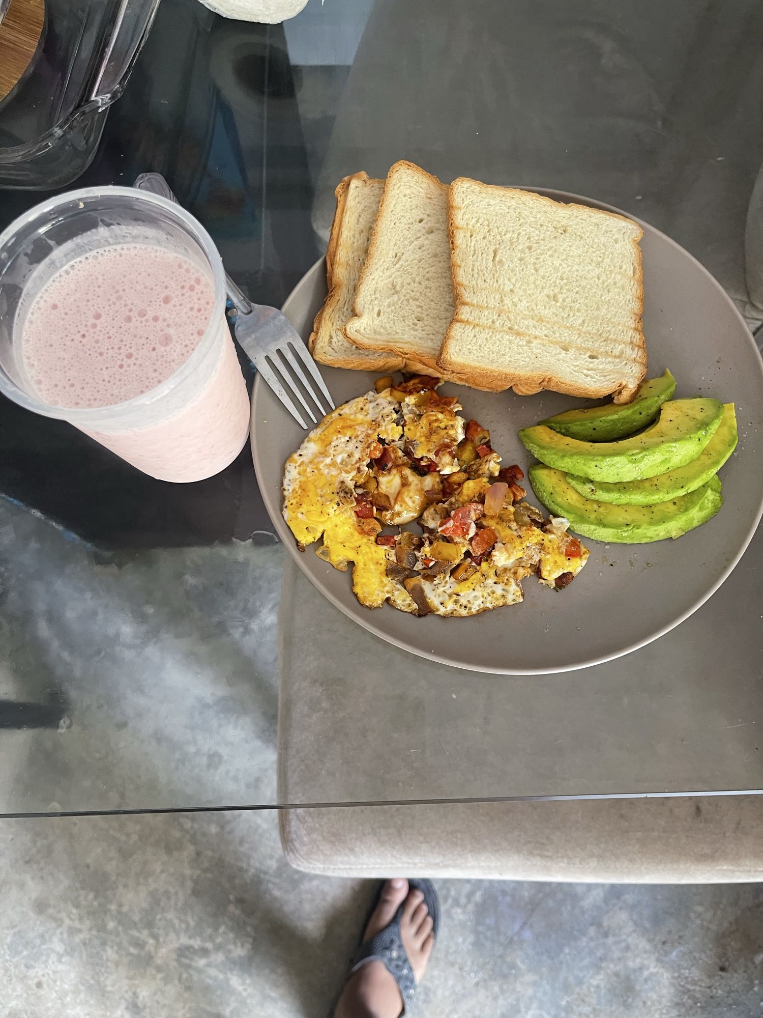 Desayuno con pan y batido