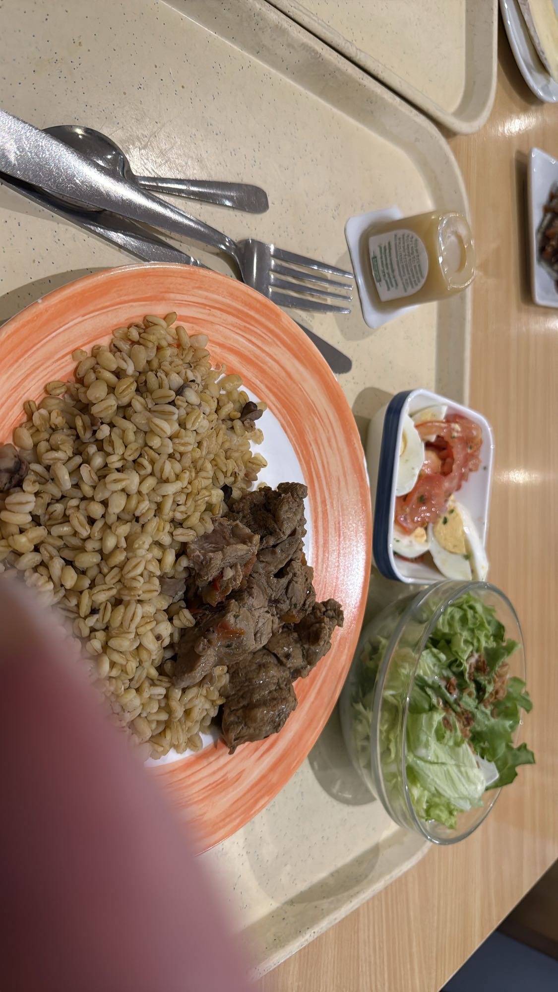 Boeuf, orge, salade, œuf