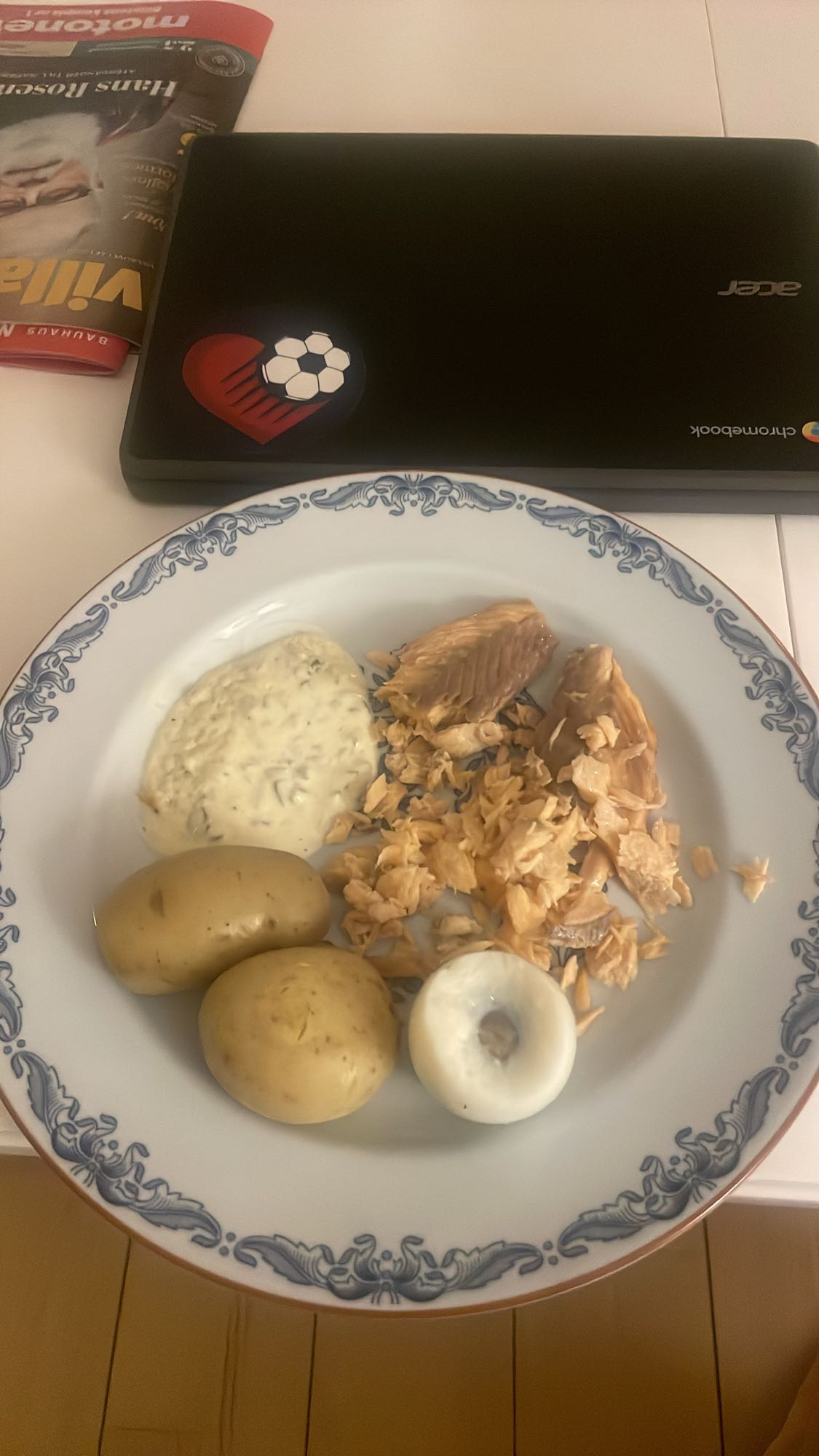 Lax med potatis och ägg