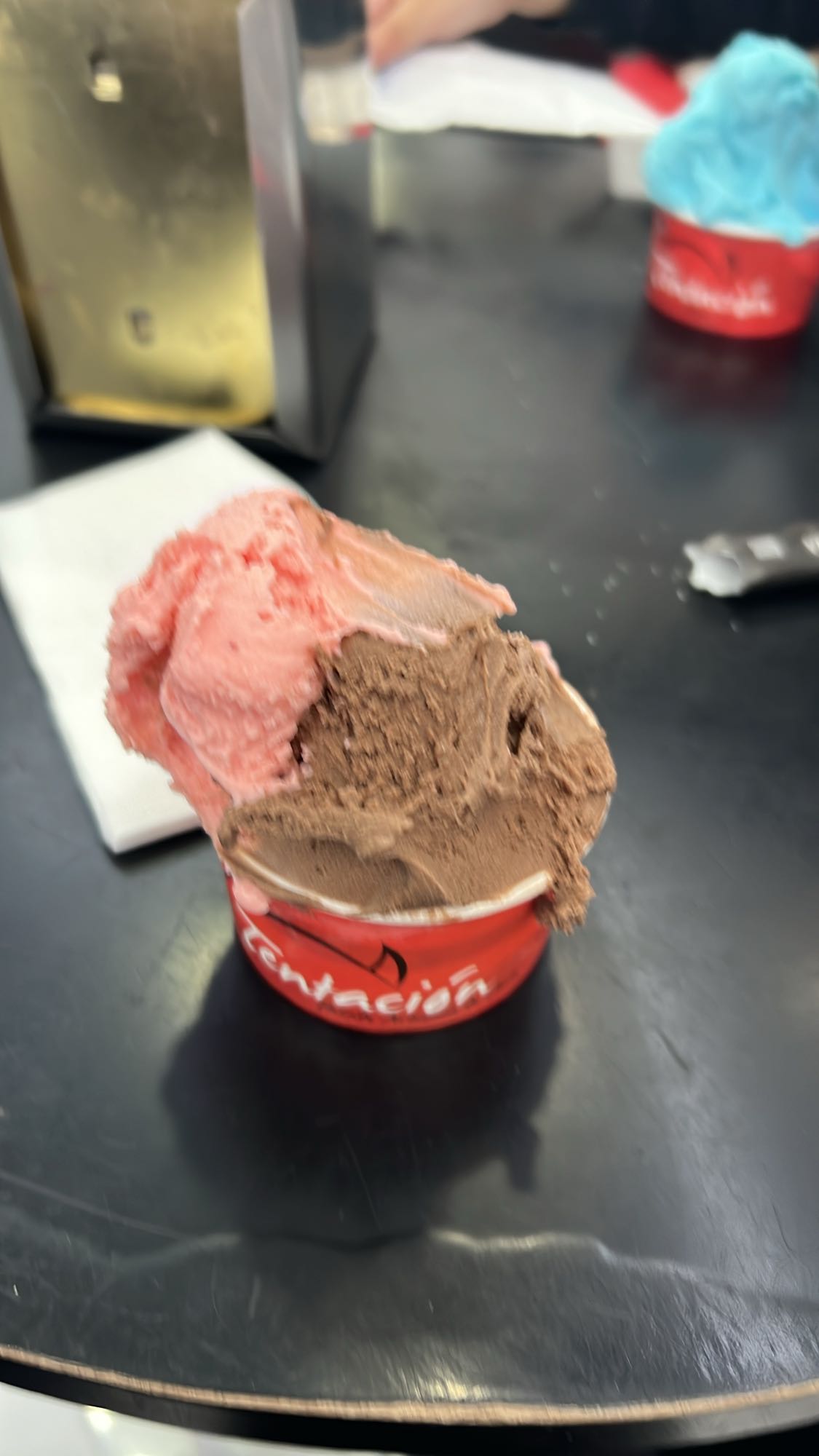 Helado de fresa y chocolate