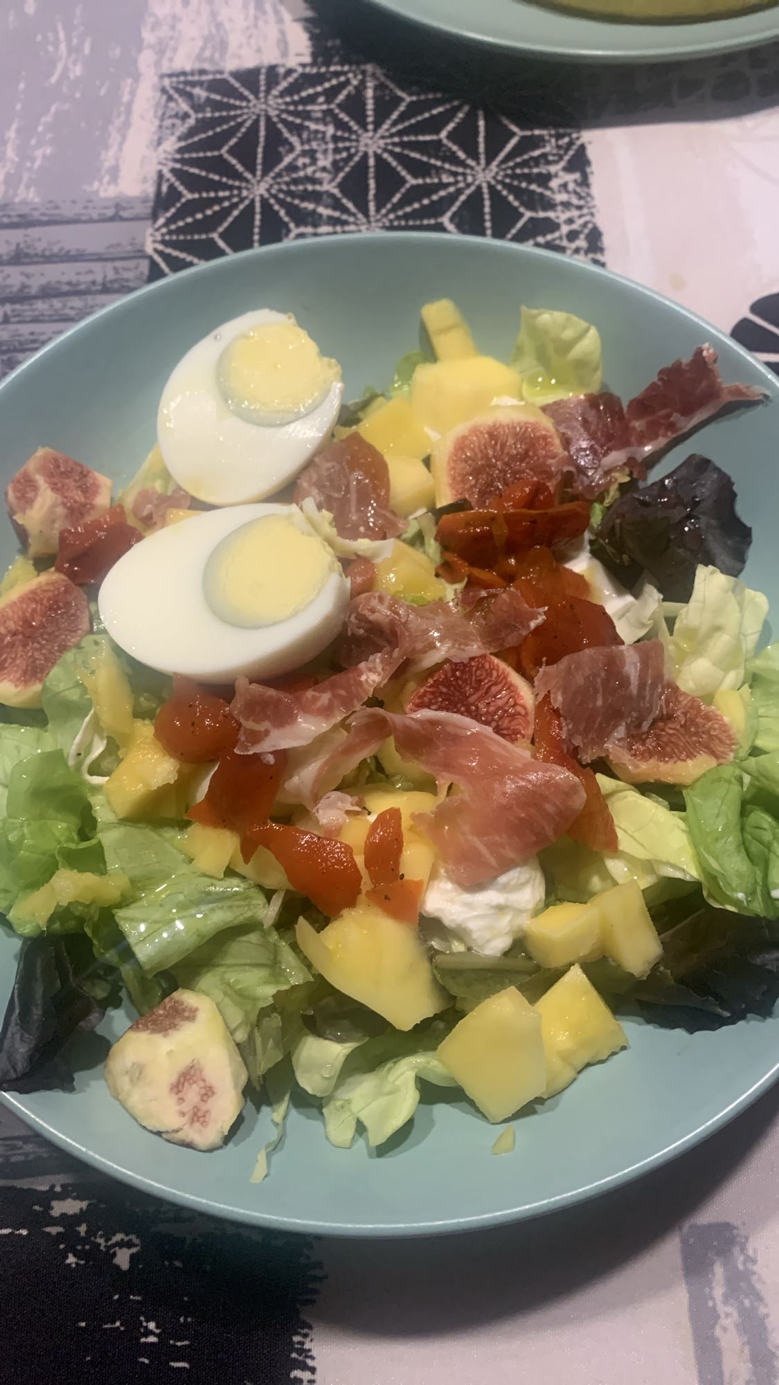 Ensalada con huevo y jamón