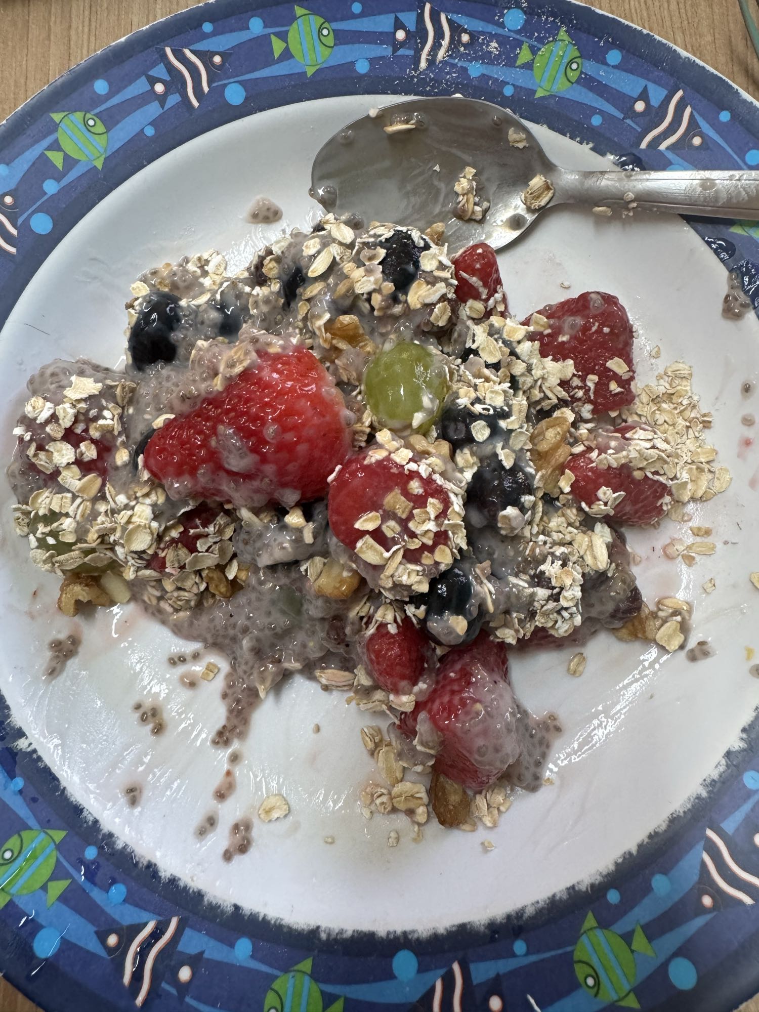 Iogurte com frutas e aveia