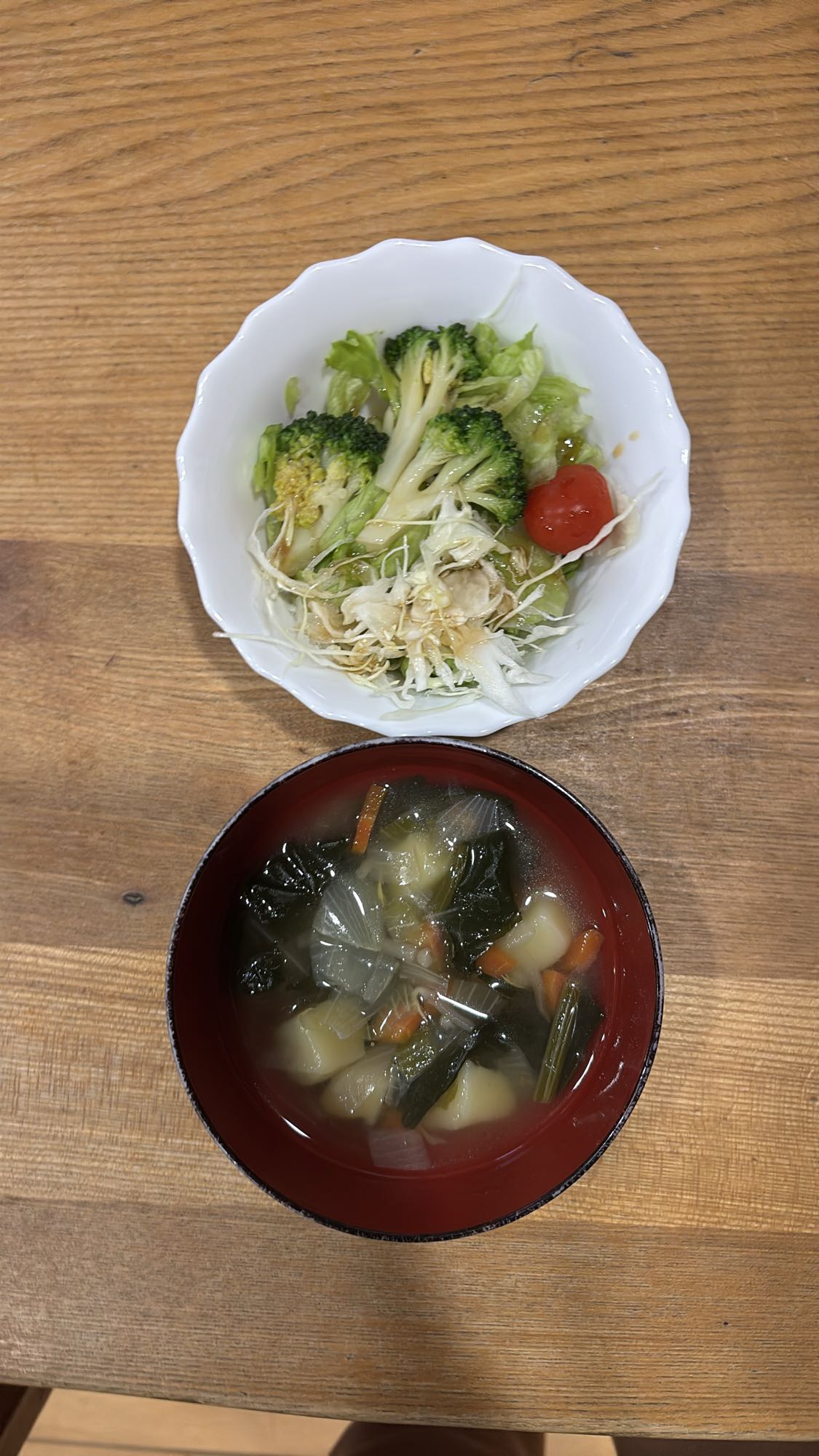野菜スープとサラダ