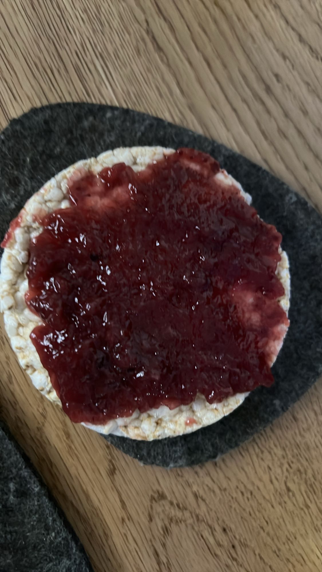 Reiswaffel mit Marmelade