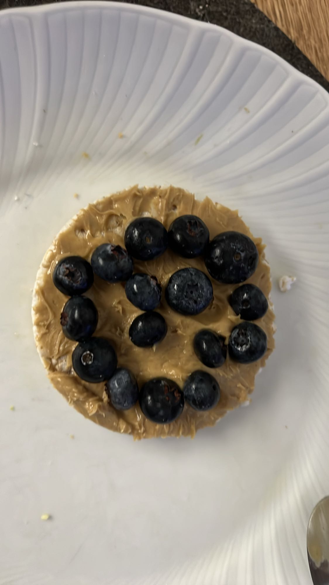 Rice cake with PB & berries