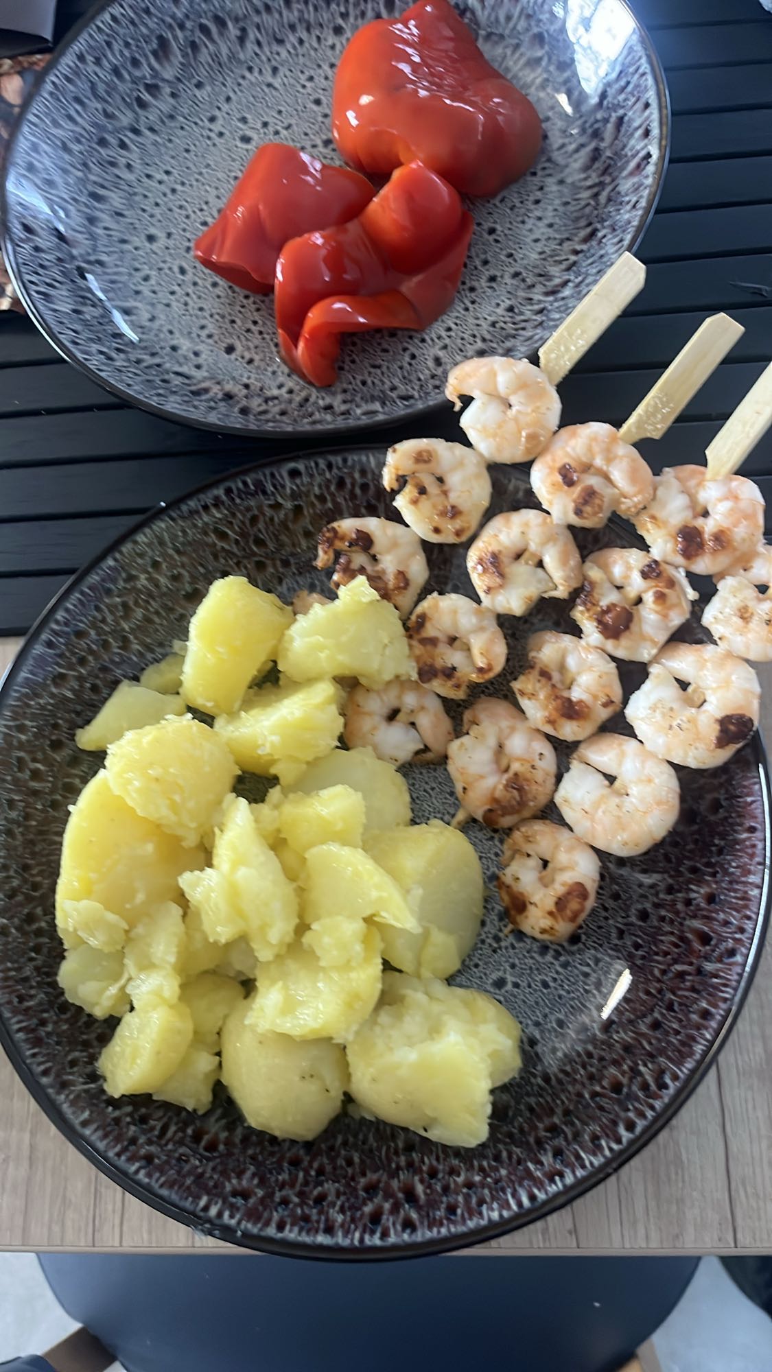 Creveți cu cartofi și ardei