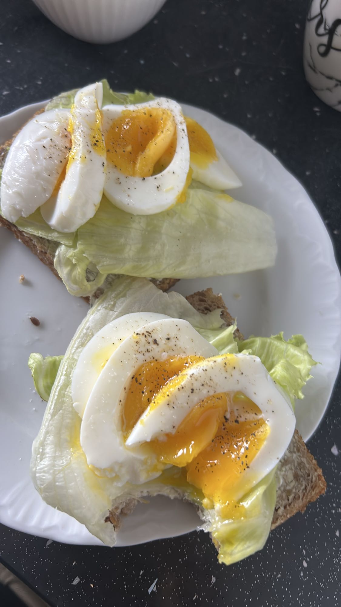 Kanapki z jajkiem i sałatą