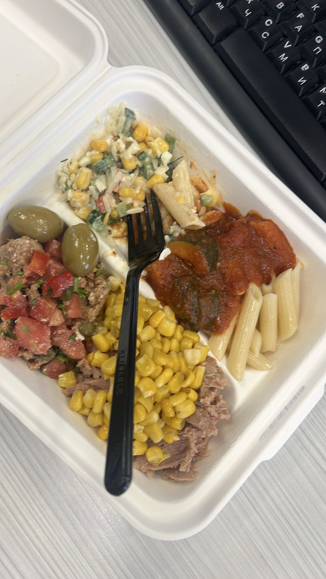 обед с тунцом и макаронами