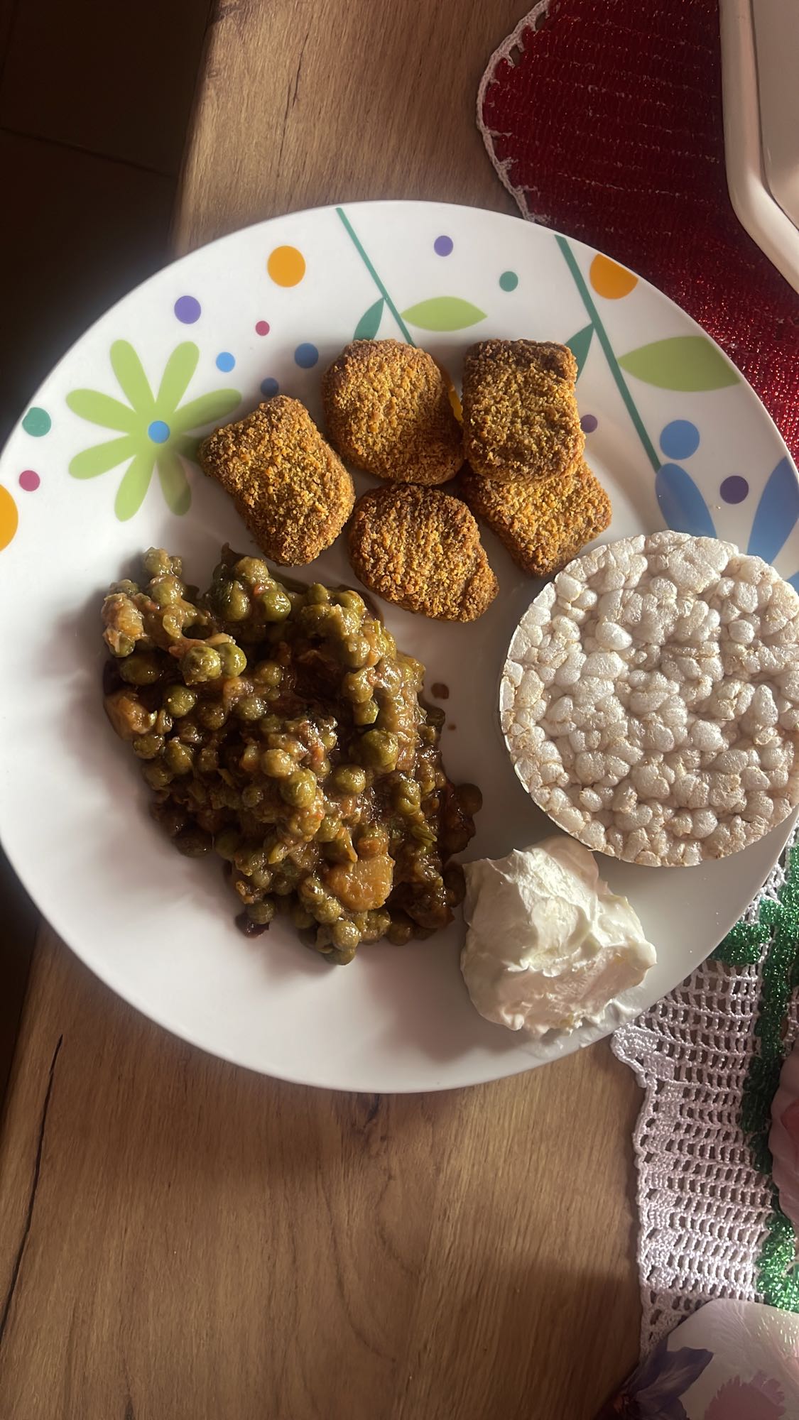 Nuggets, peas, rice cake, yogurt