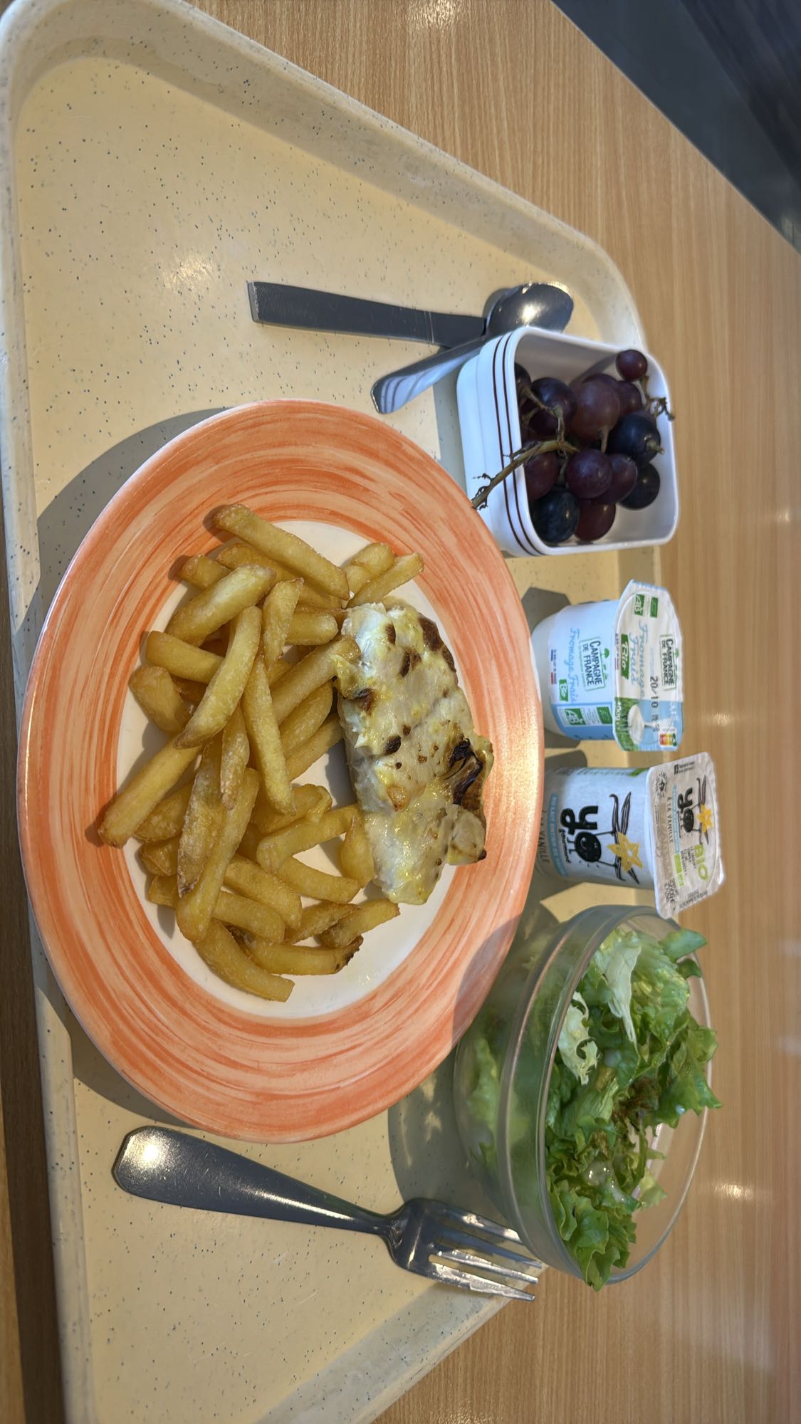 Déjeuner cantine classique