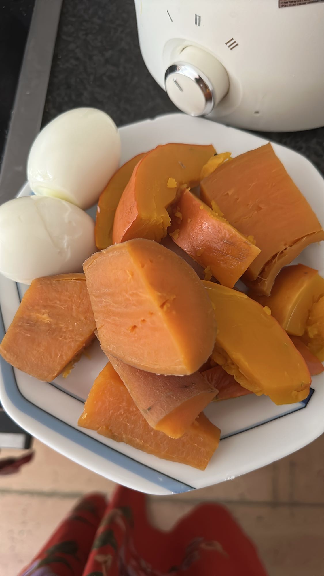 Telur rebus & ubi kukus