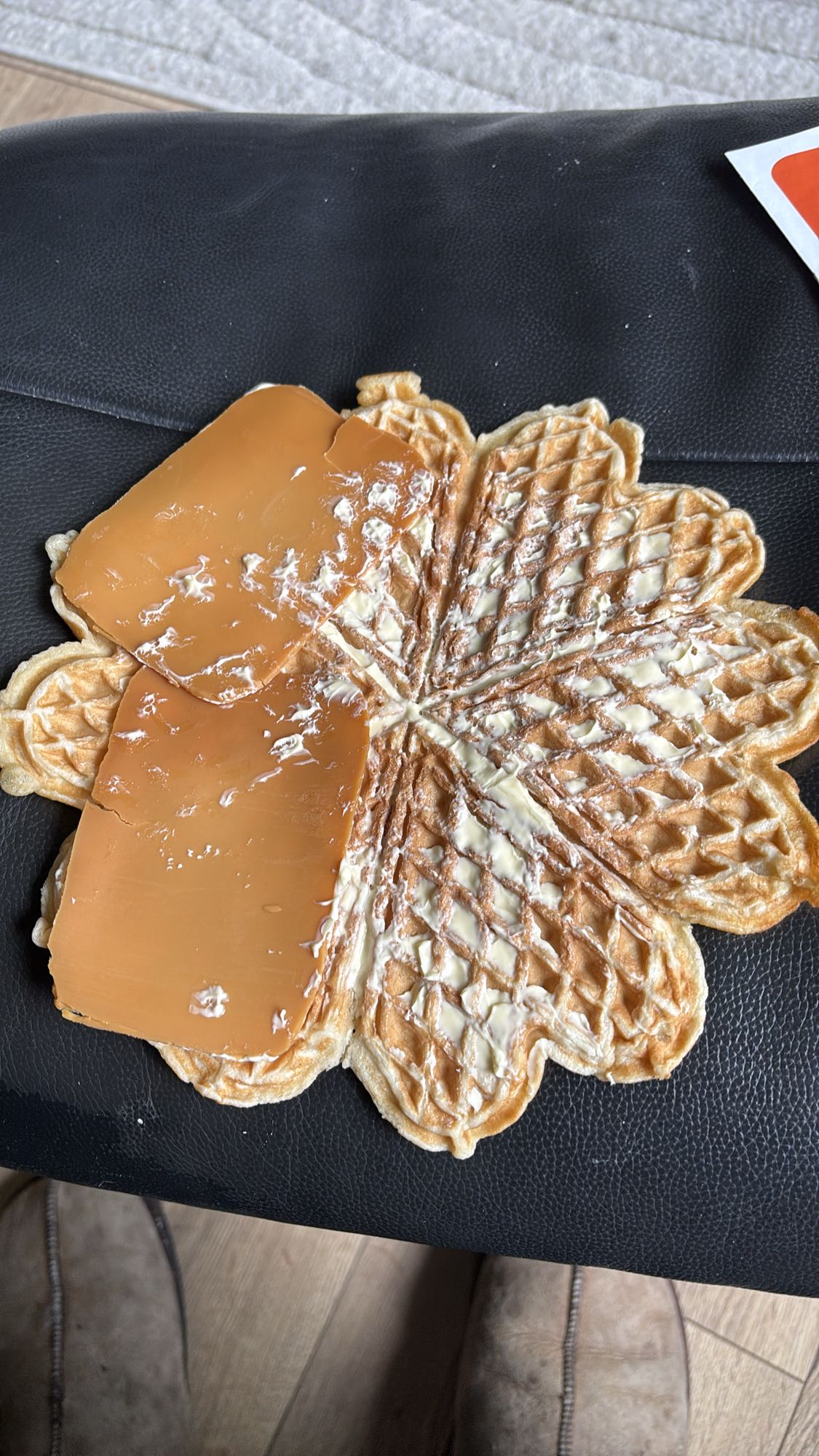 Vaffel med brunost og smør