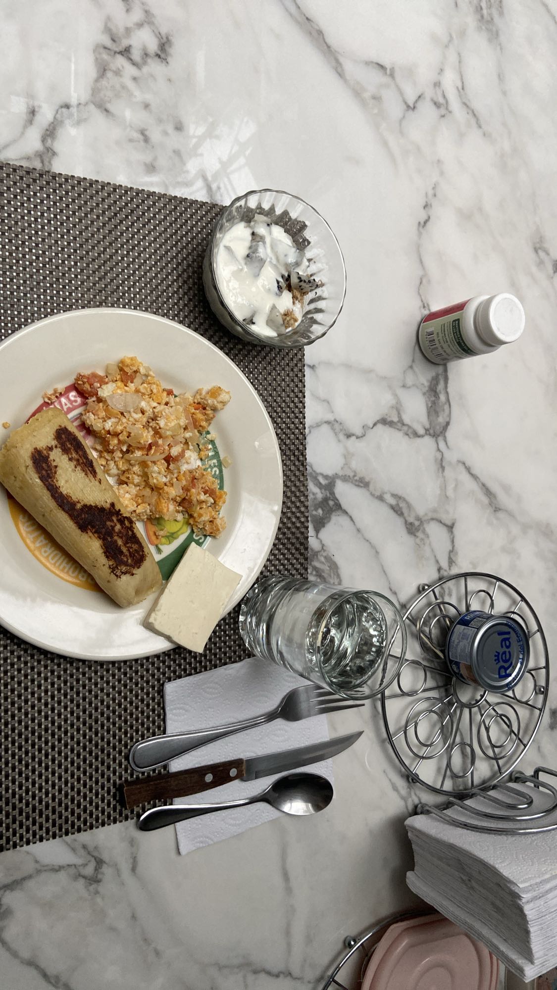 Desayuno típico con tamal