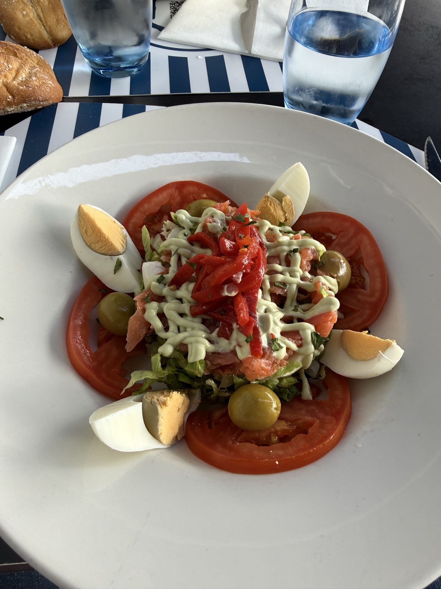 Ensalada con huevo y atún